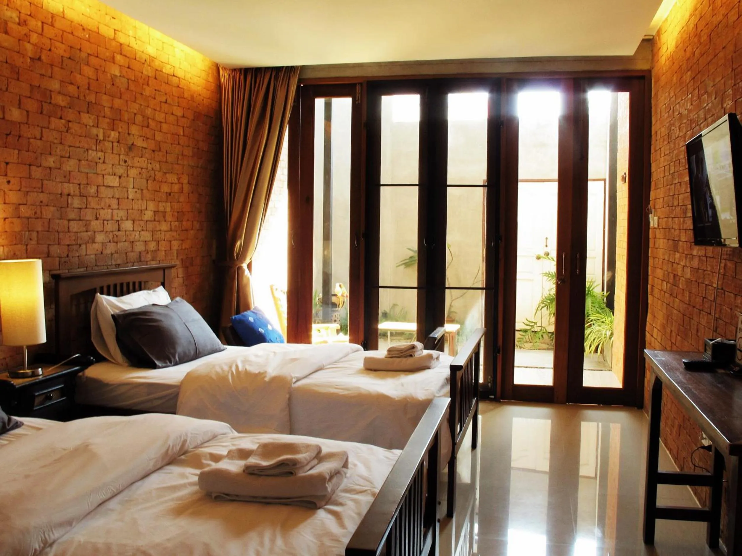 Day, Bed in The White Elephant Home