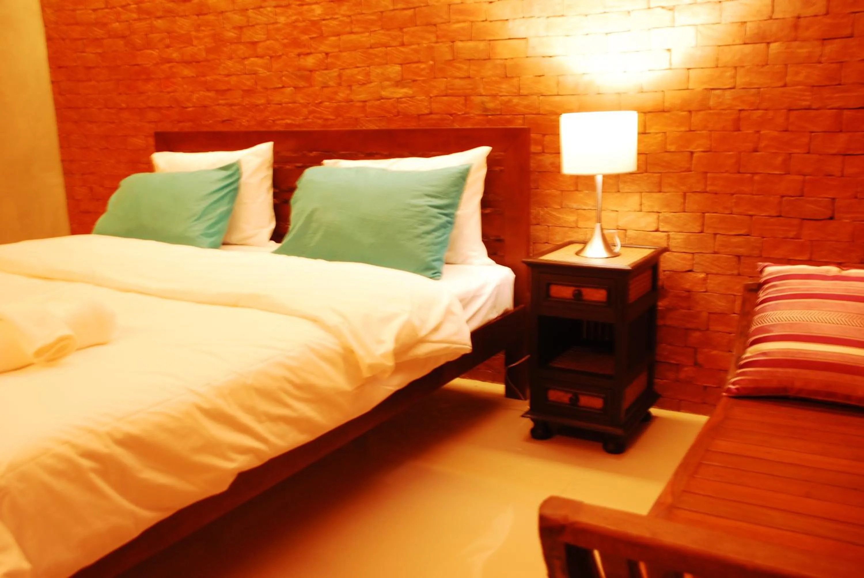 Photo of the whole room, Bed in The White Elephant Home