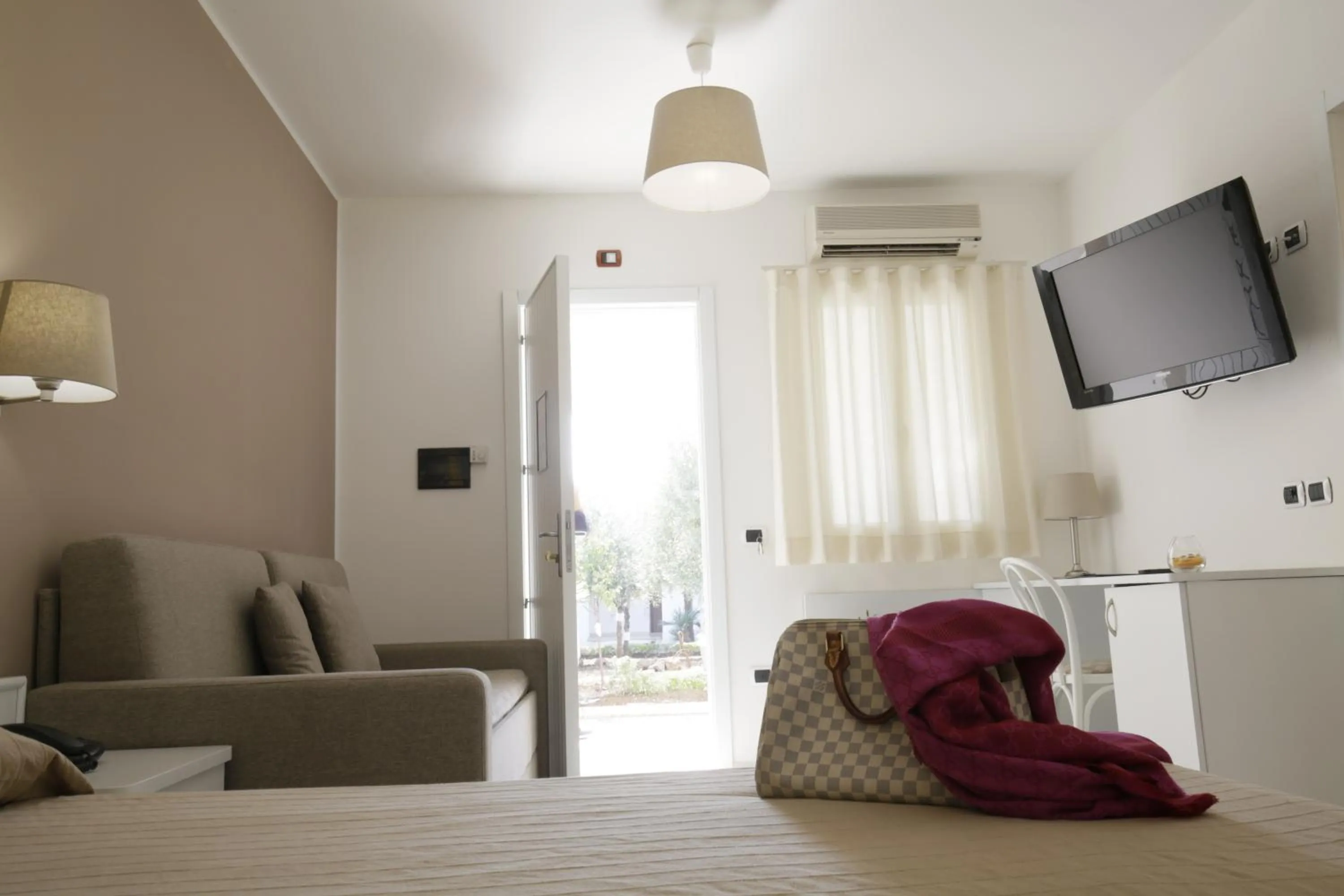 Photo of the whole room, Bed in Garden Hotel Ripa