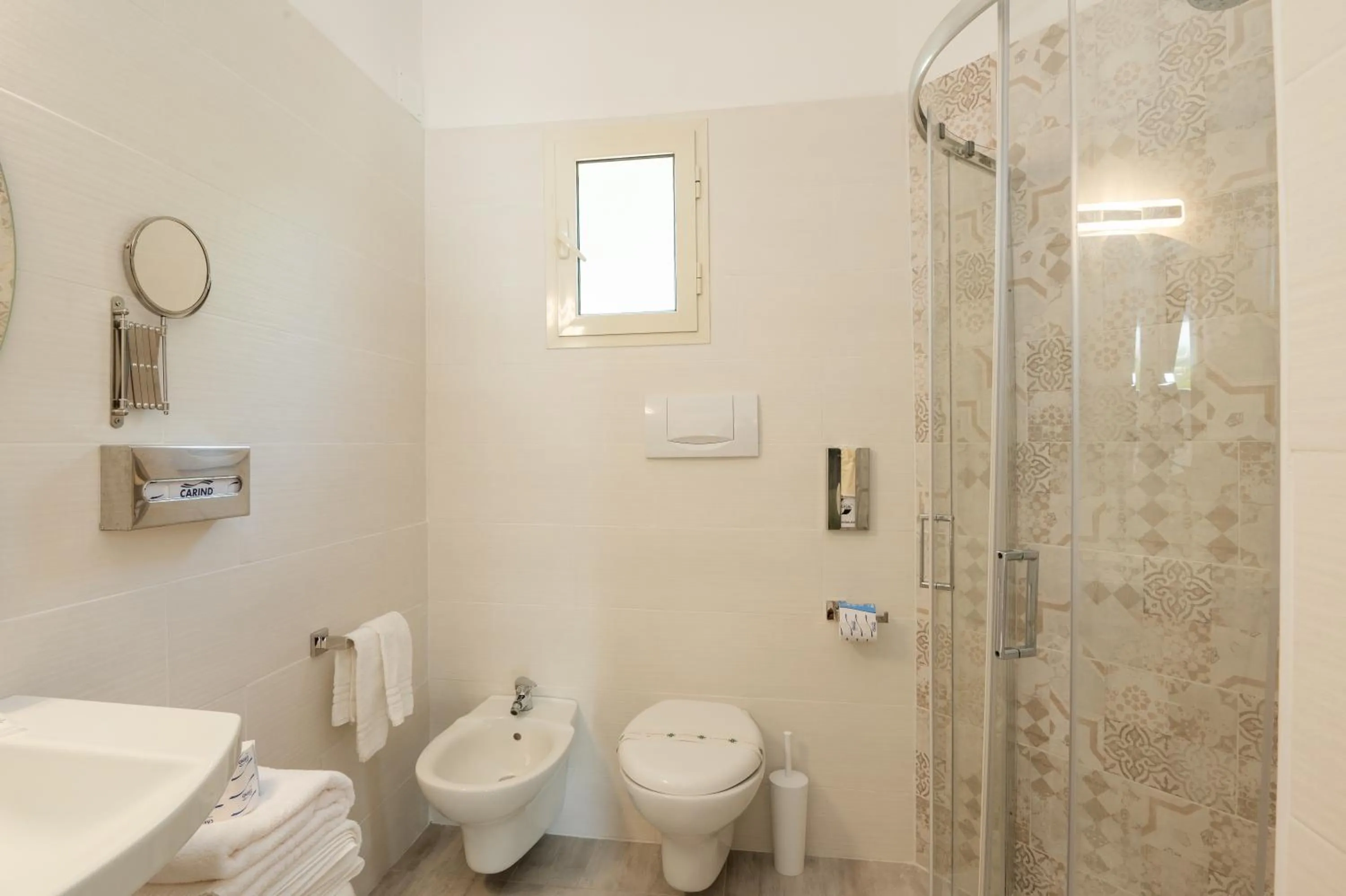 Toilet in Garden Hotel Ripa