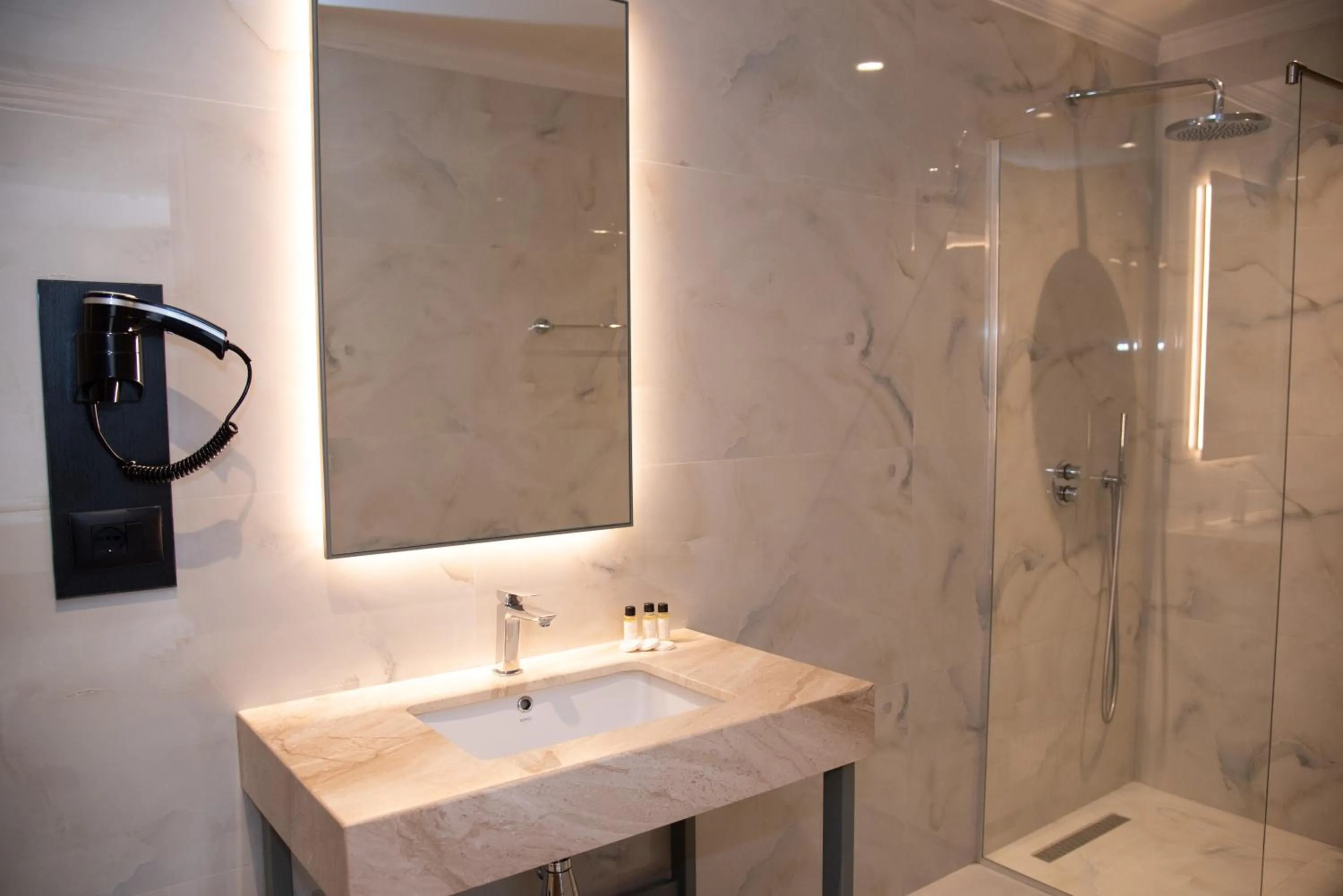 Shower in Adria Palace