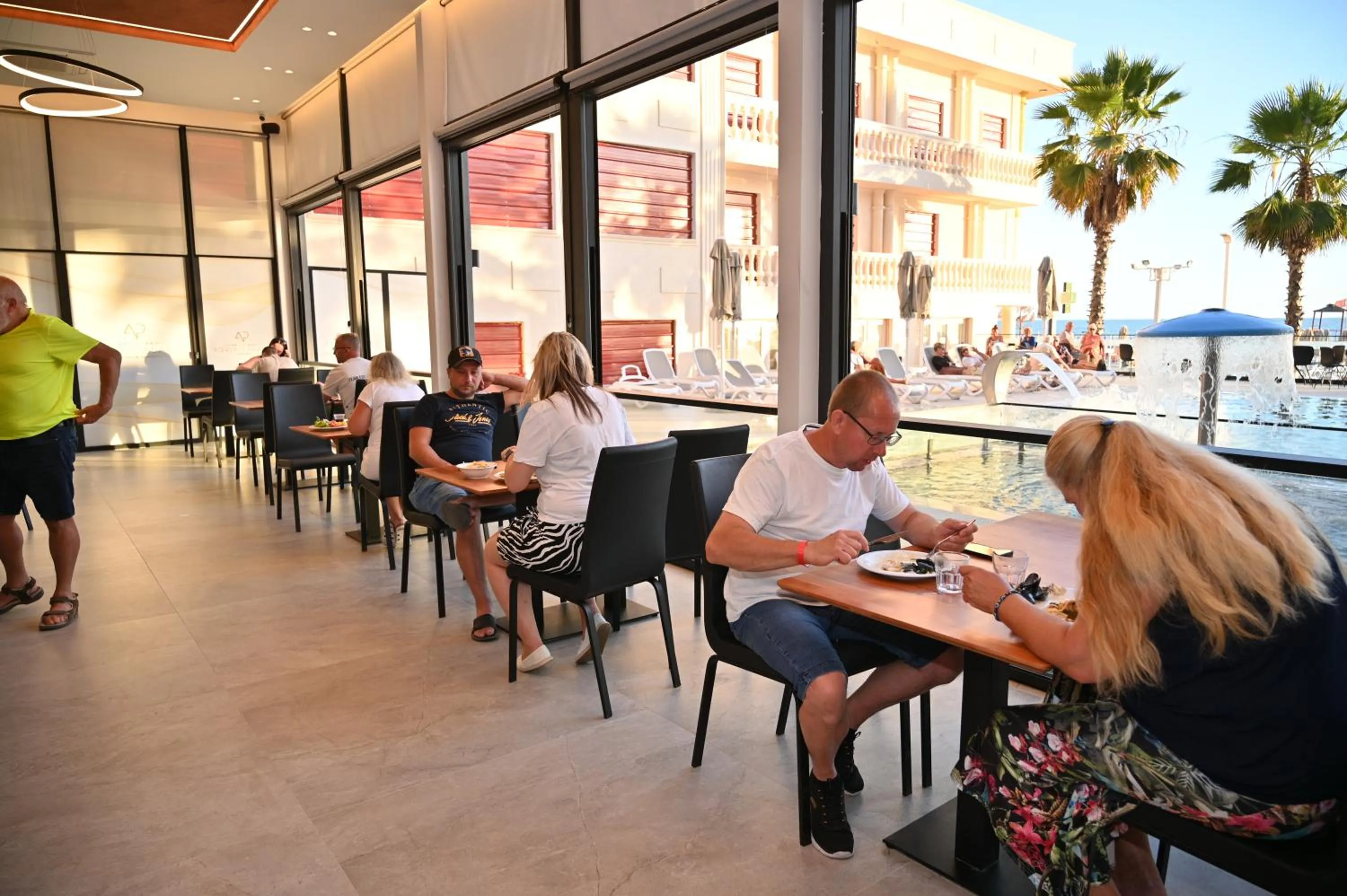 Restaurant/places to eat in Adria Palace