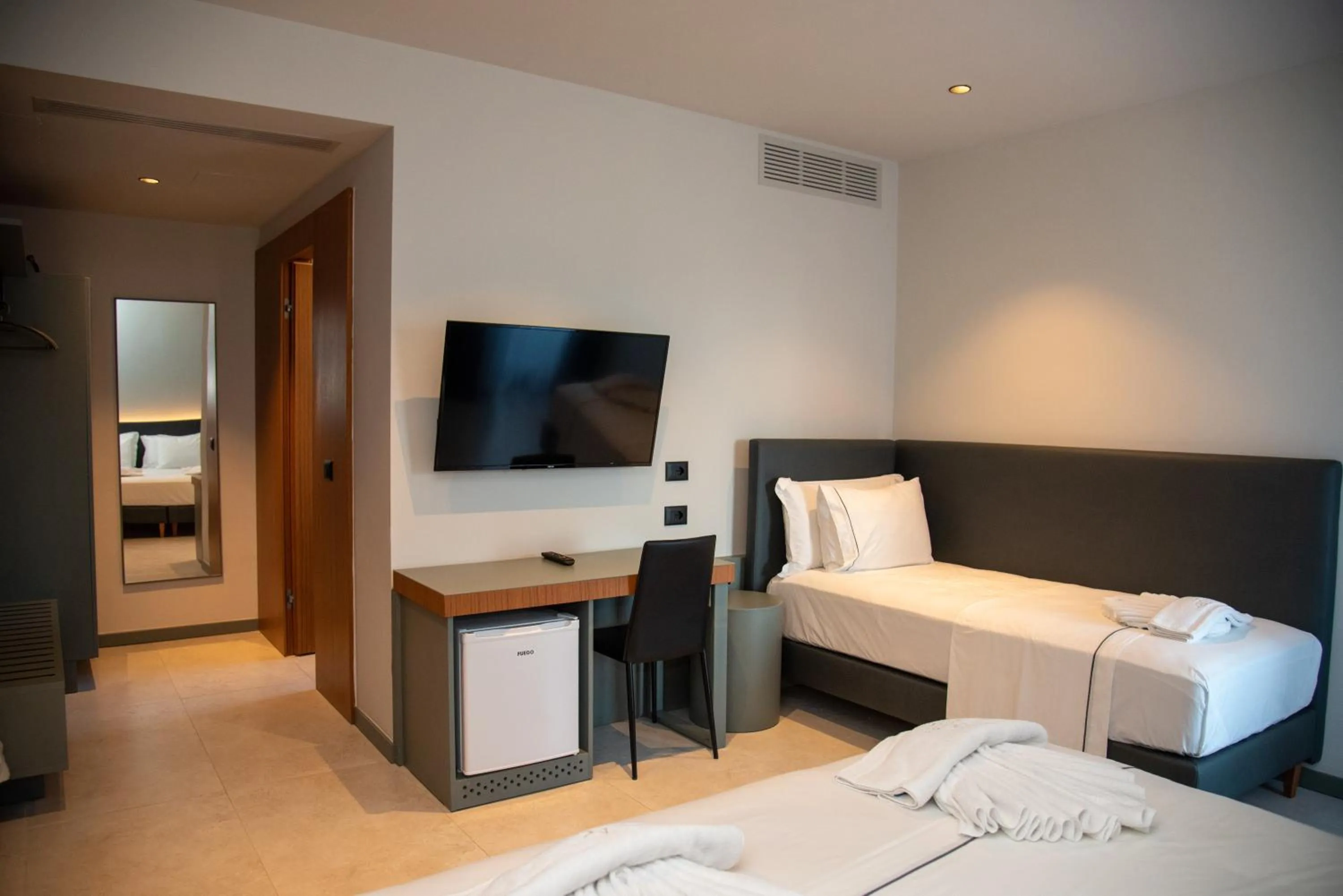 Communal lounge/ TV room, Bed in Adria Palace