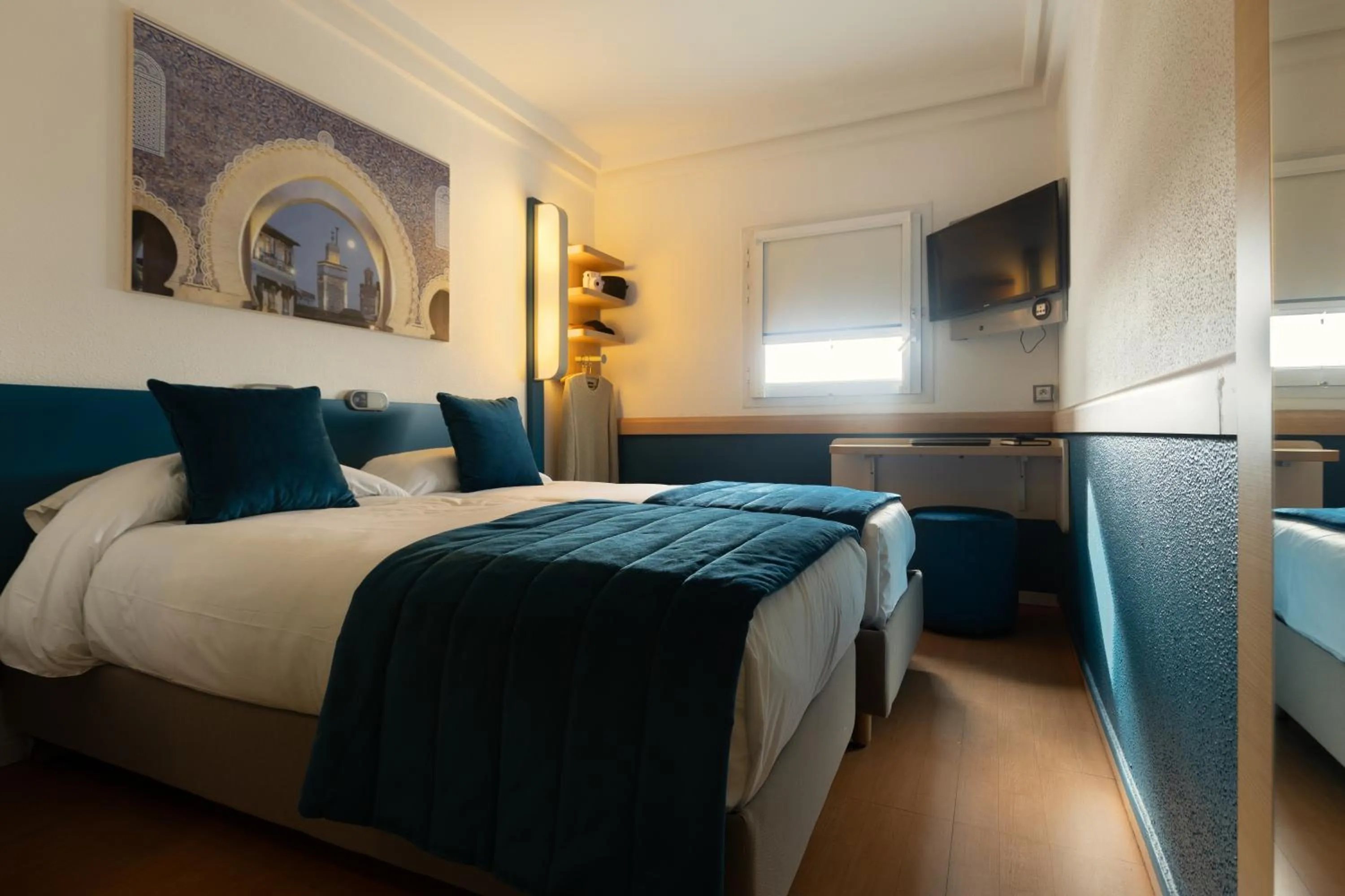 Photo of the whole room, Bed in MIA Urban Fès