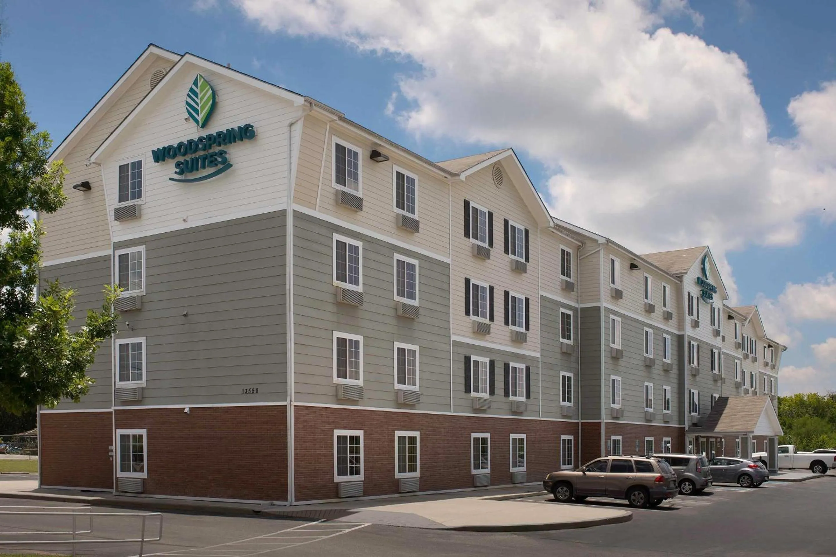 Property building in WoodSpring Suites San Antonio North Live Oak I-35