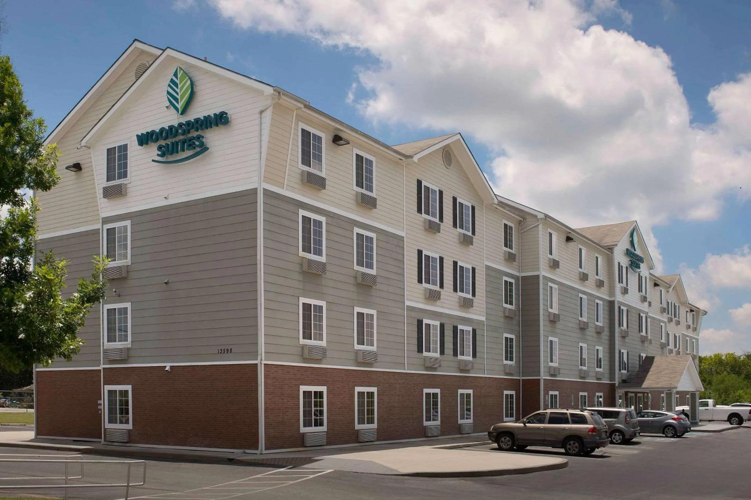 Property building in WoodSpring Suites San Antonio North Live Oak I-35