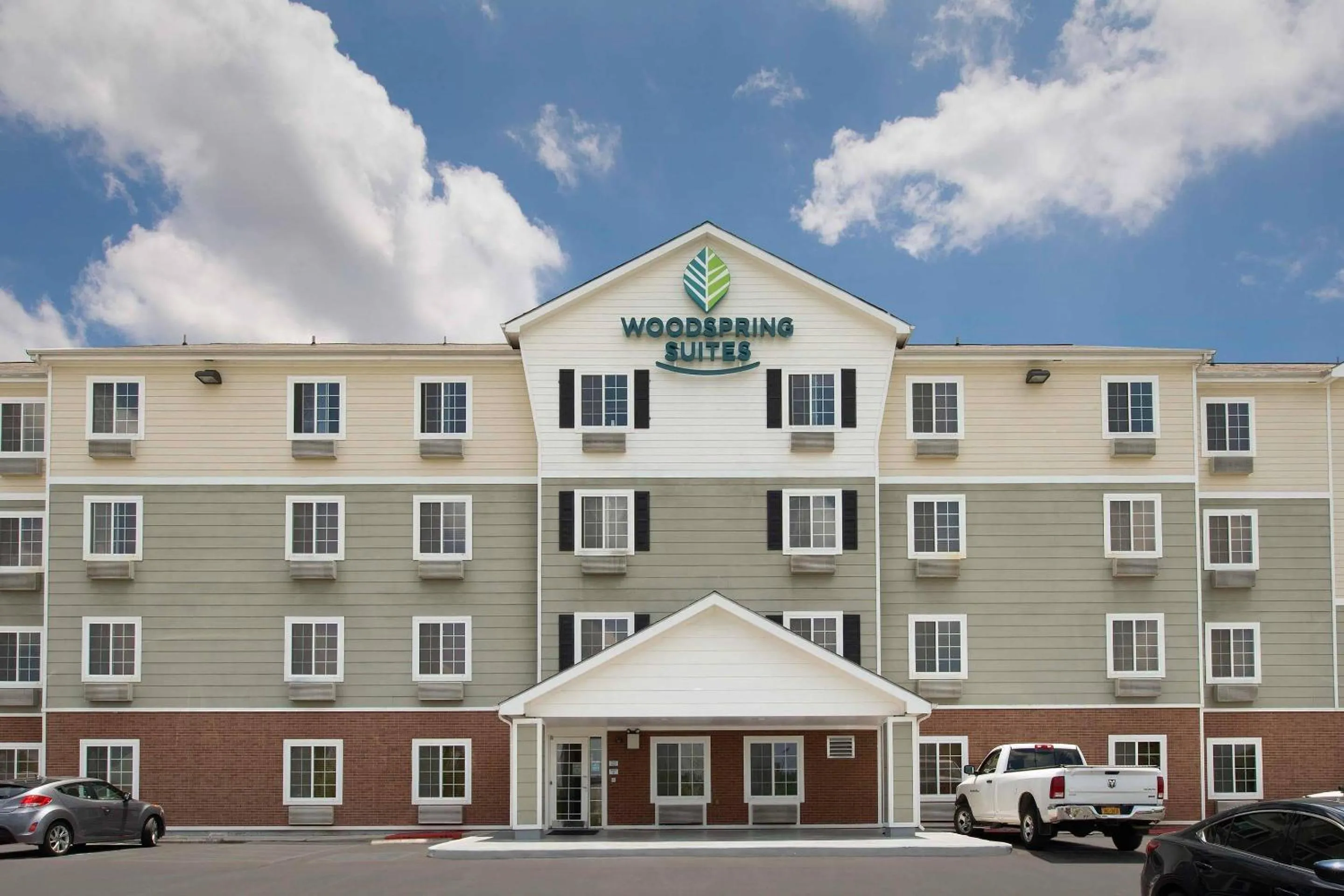 Property building in WoodSpring Suites San Antonio North Live Oak I-35