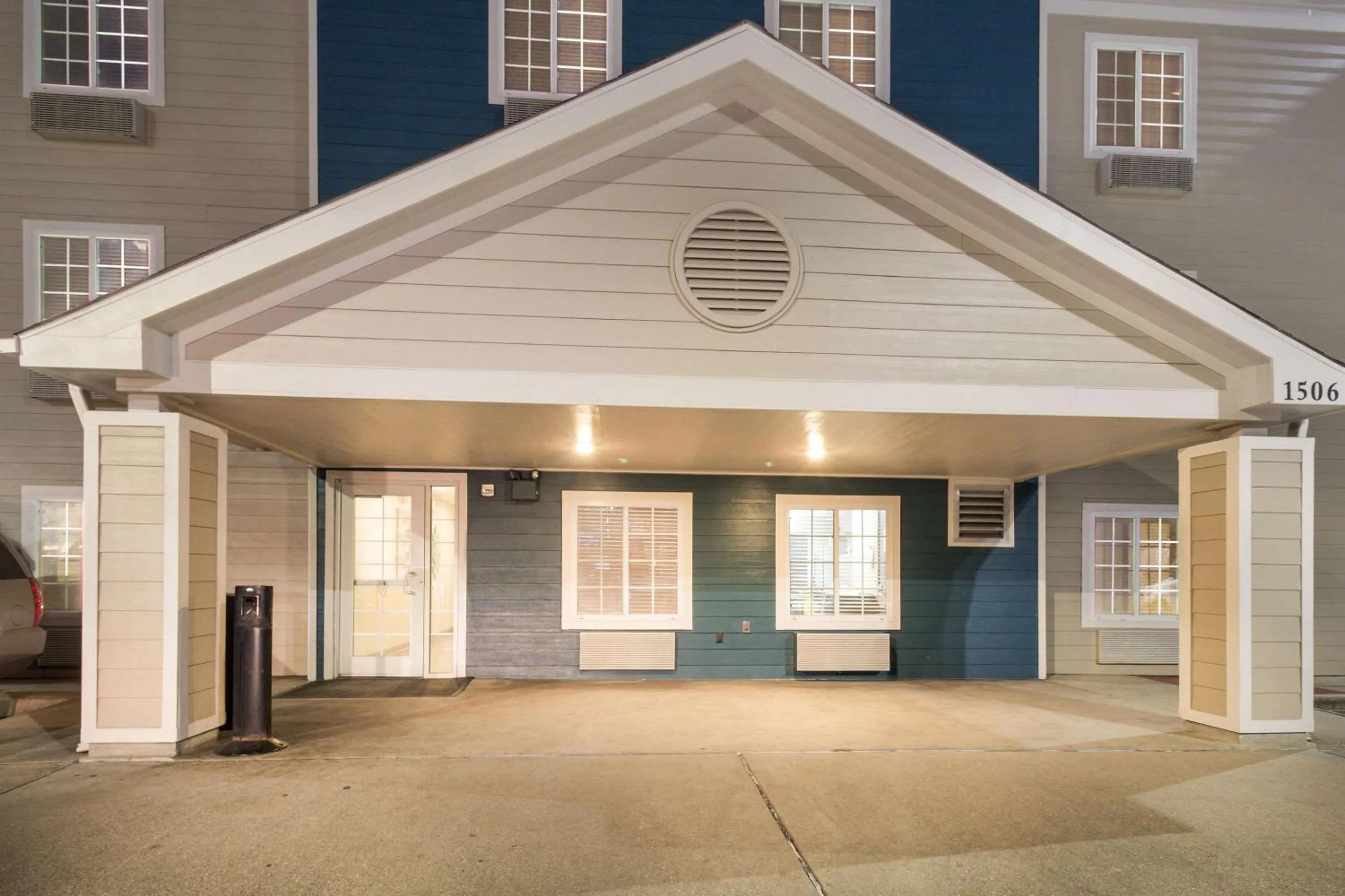 Property building in WoodSpring Suites Houston La Porte