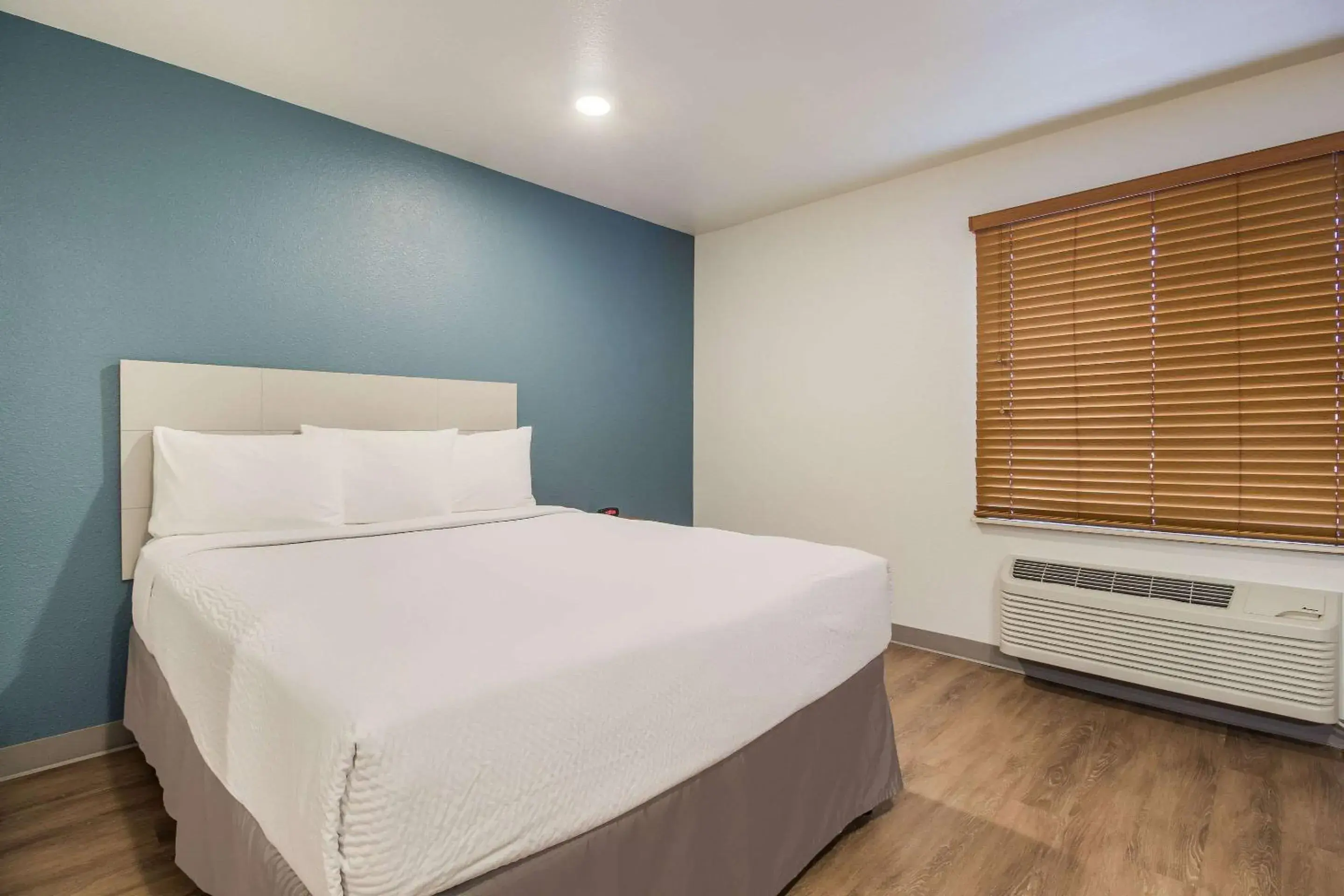 Queen Room - Accessible/Non-Smoking in WoodSpring Suites Houston La Porte Queen Room - Accessible/Non-Smoking in WoodSpring Suites Houston La Porte