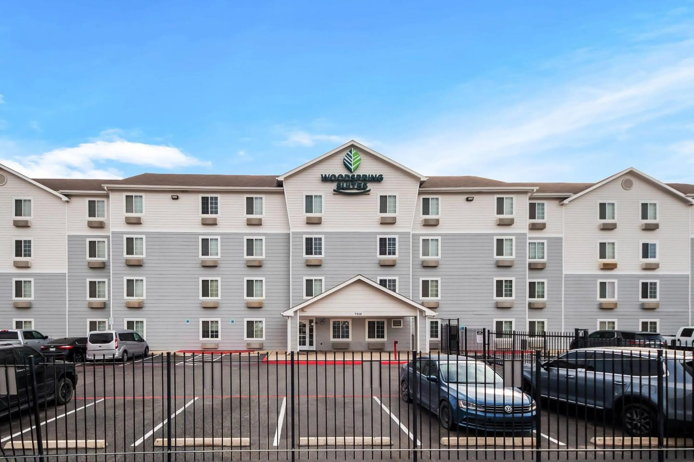 Property building in WoodSpring Suites San Antonio South