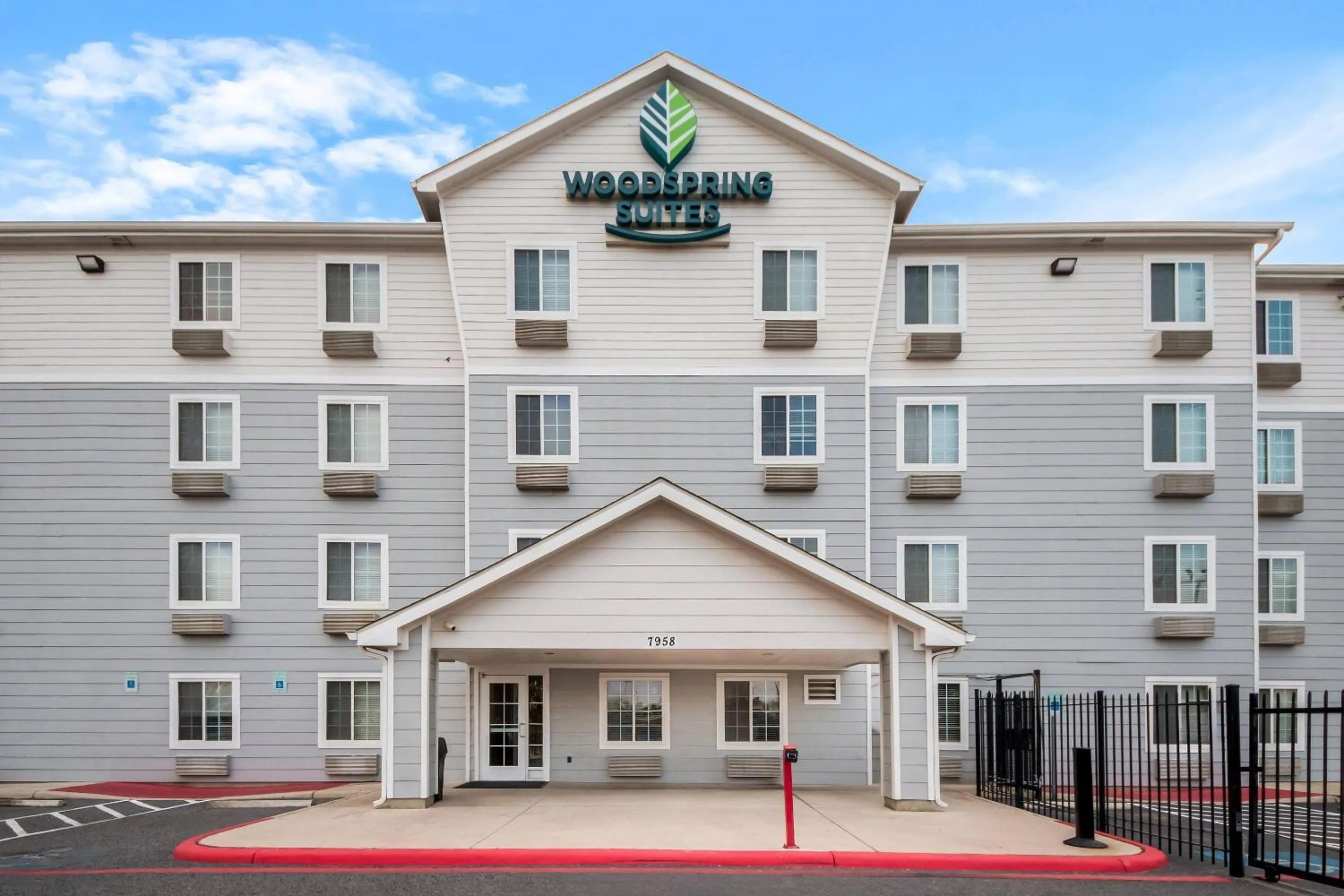 Property building in WoodSpring Suites San Antonio South