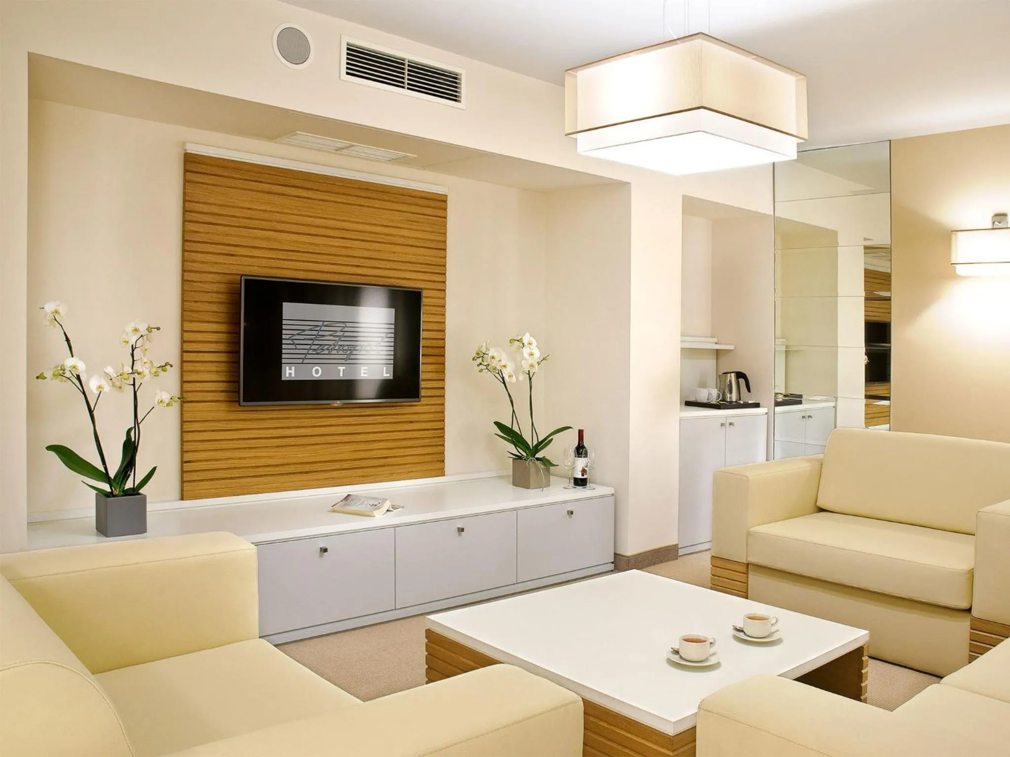 TV and multimedia in Hotel Petropol