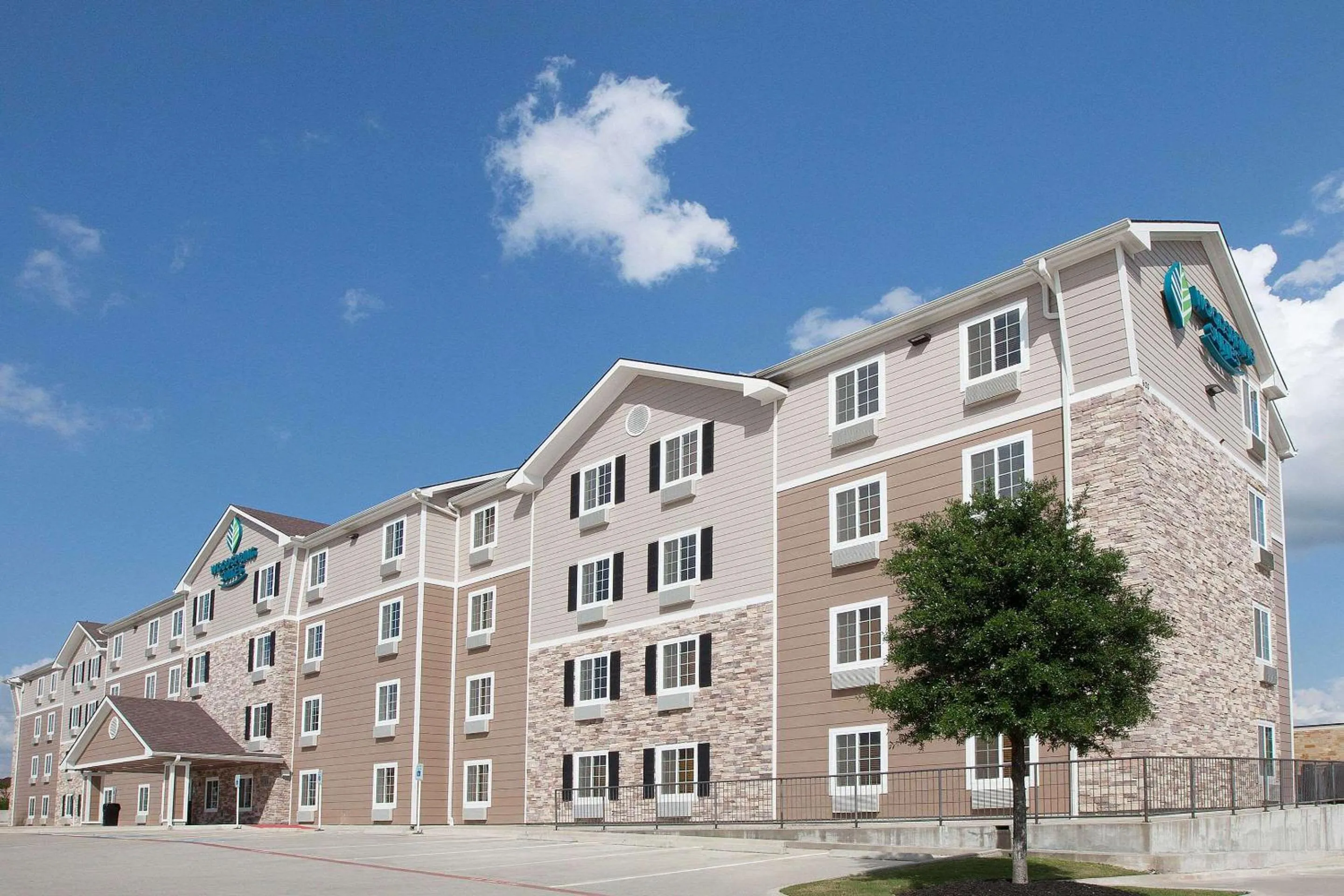 Property building in WoodSpring Suites College Station
