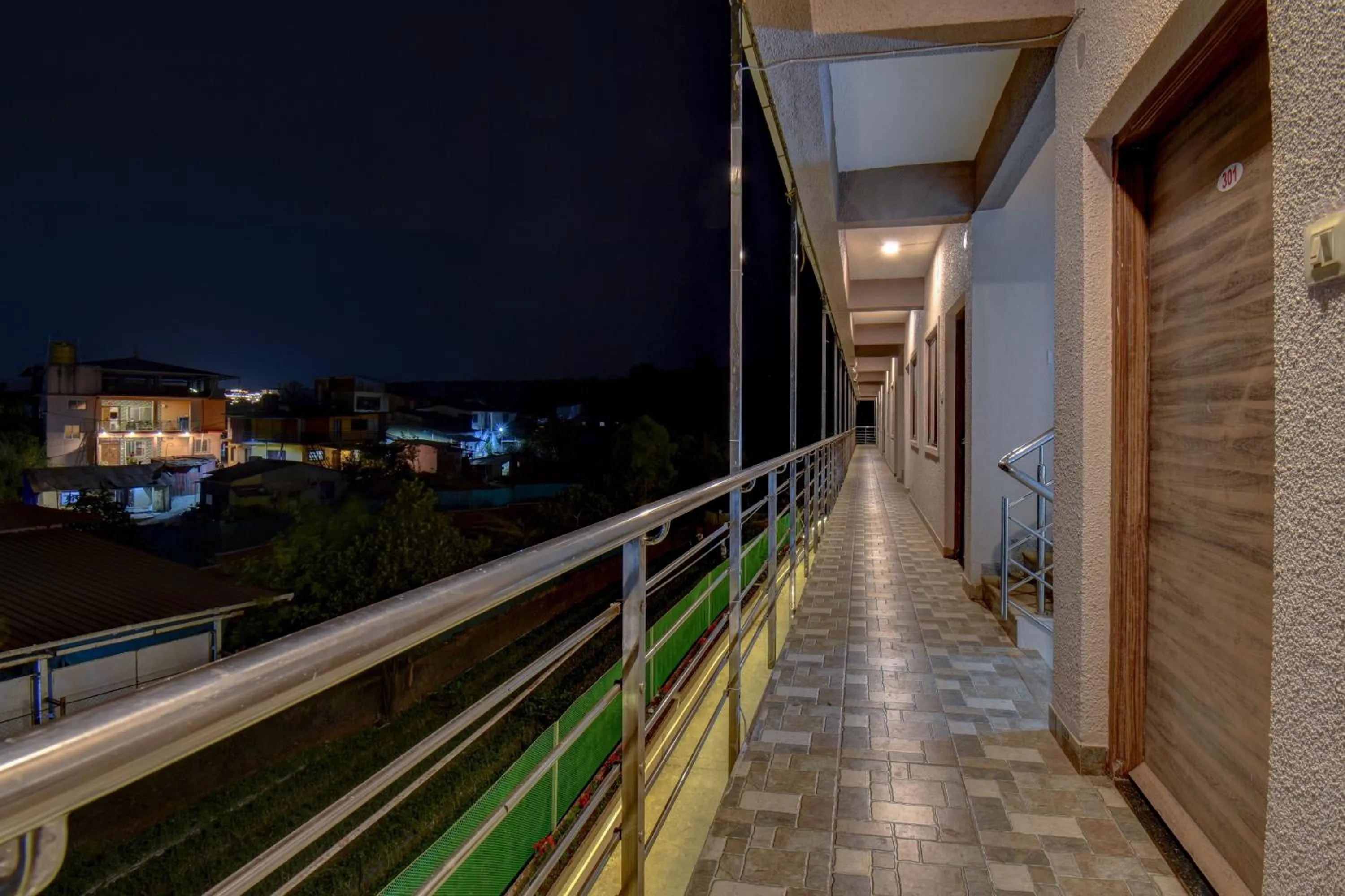 Night in Hotel Padmavati Palace, Mahabaleshwar