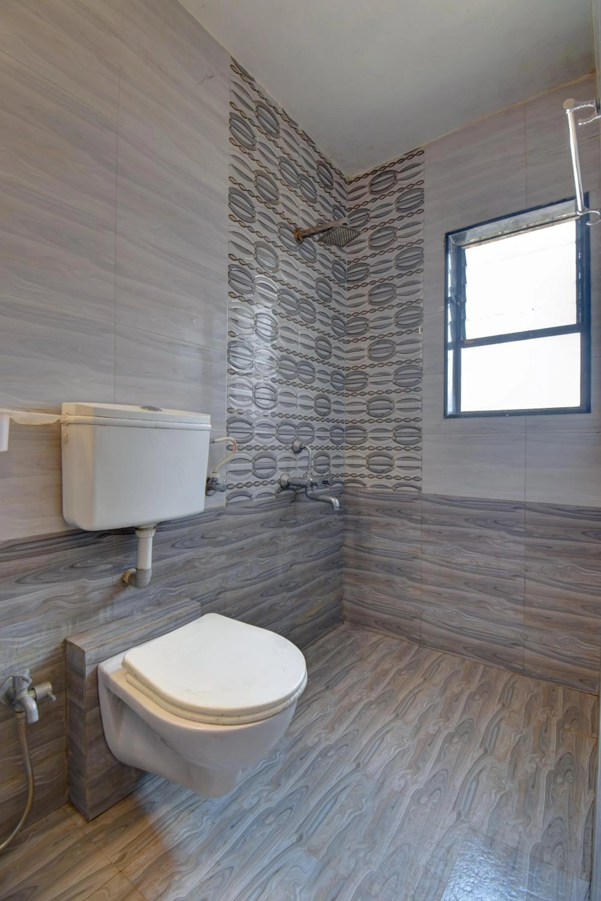 Shower in Hotel Padmavati Palace, Mahabaleshwar