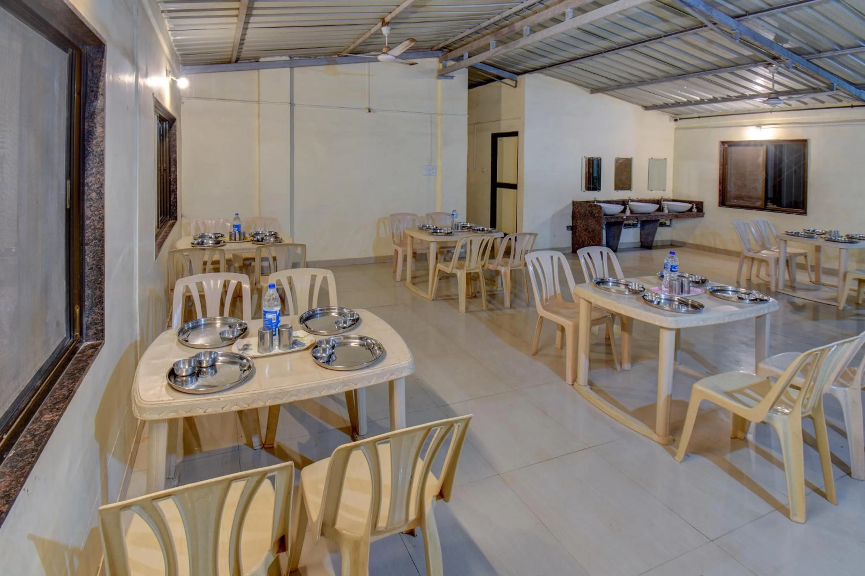 Restaurant/places to eat in Hotel Padmavati Palace, Mahabaleshwar