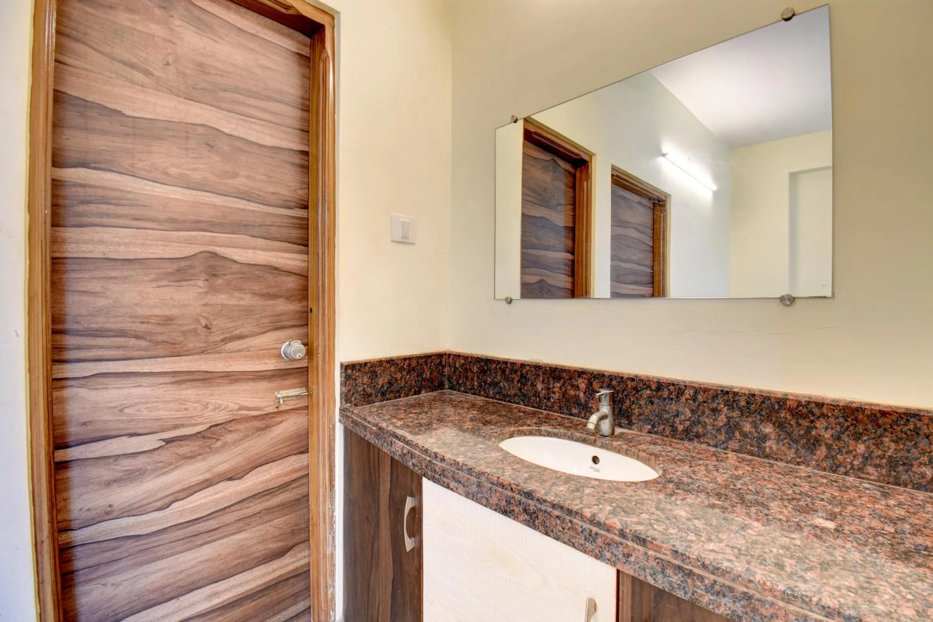 Bathroom in Hotel Padmavati Palace, Mahabaleshwar