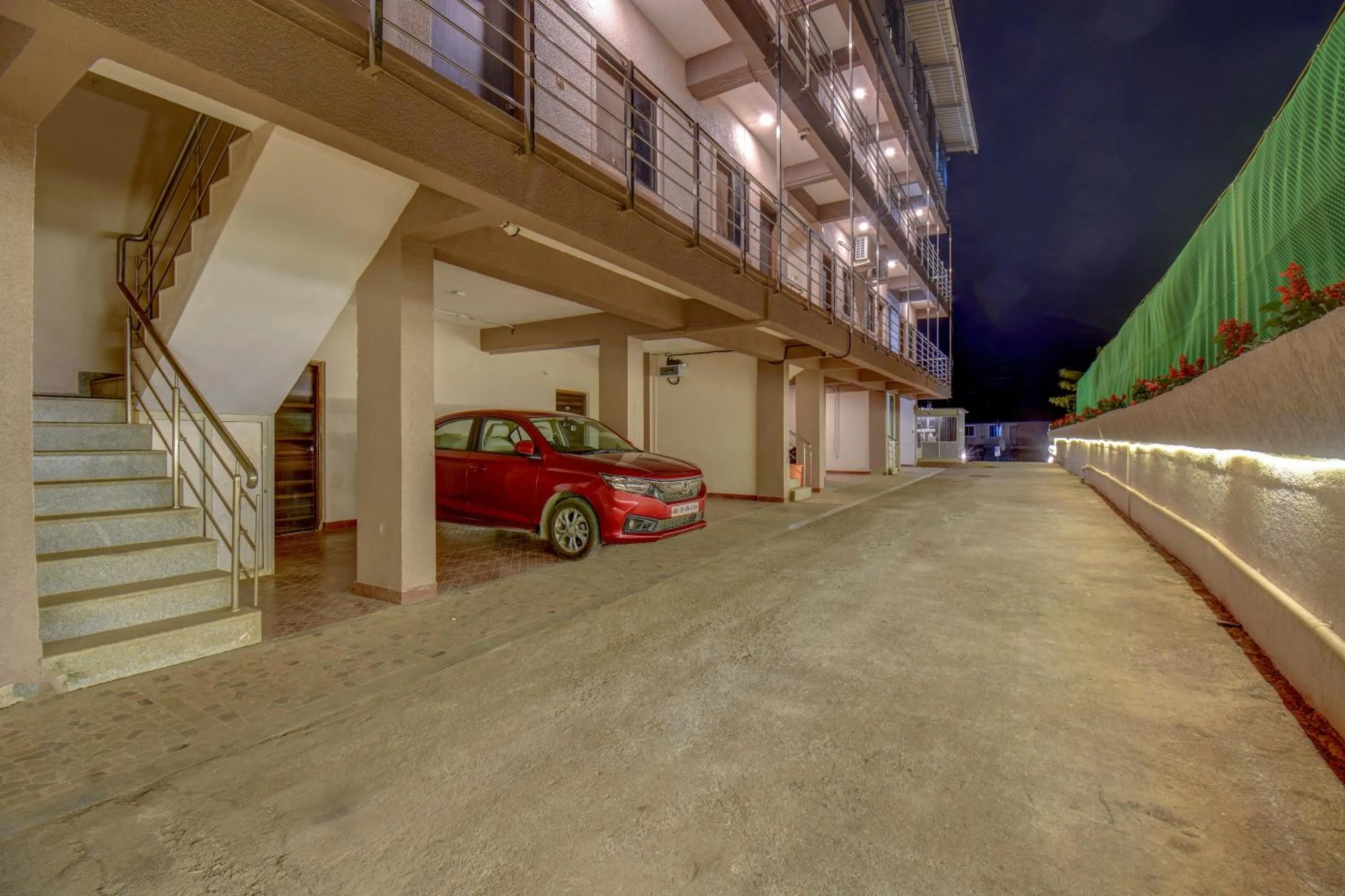 Night in Hotel Padmavati Palace, Mahabaleshwar