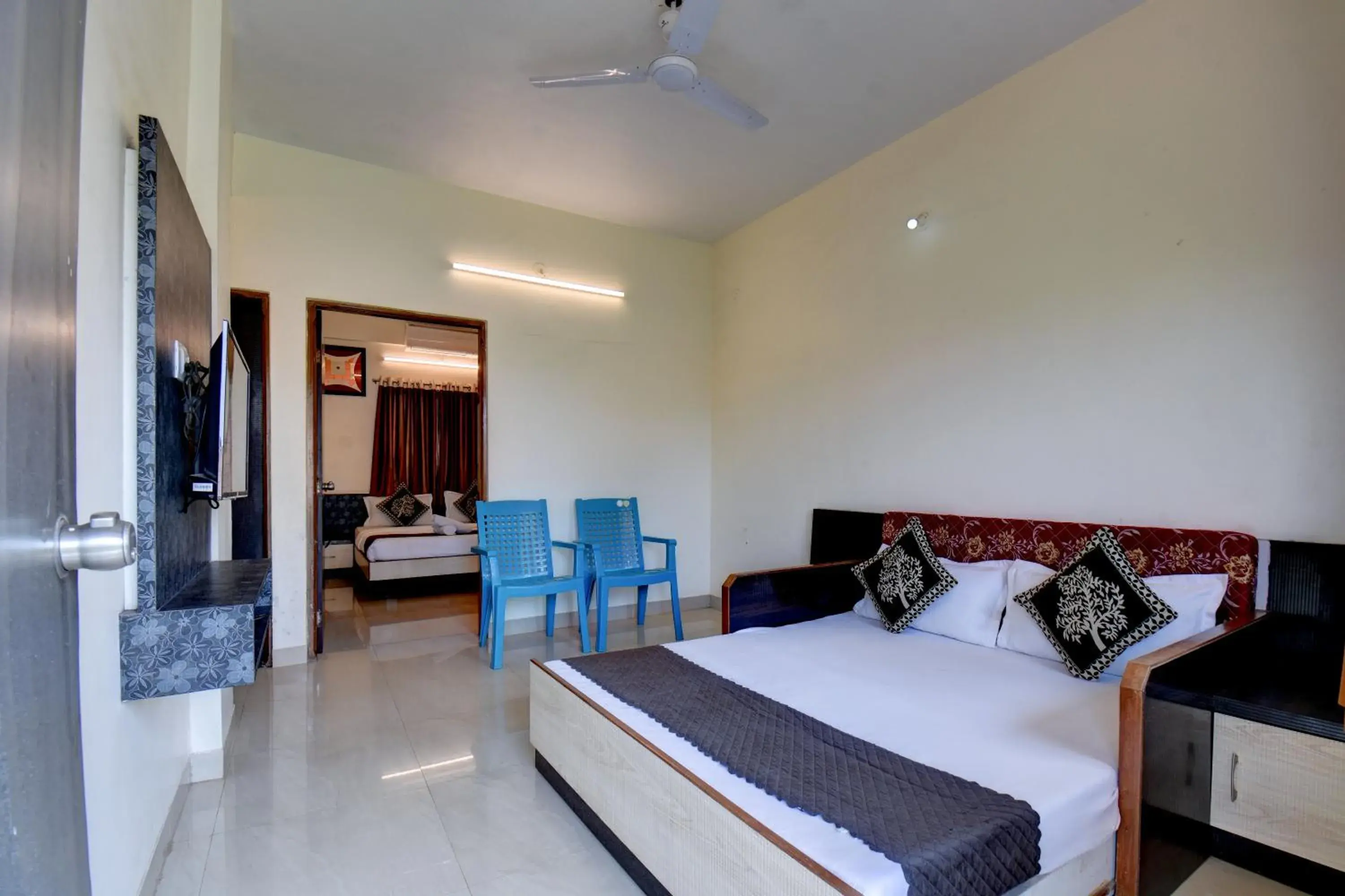 Quadruple Room in Hotel Padmavati Palace, Mahabaleshwar Quadruple Room in Hotel Padmavati Palace, Mahabaleshwar