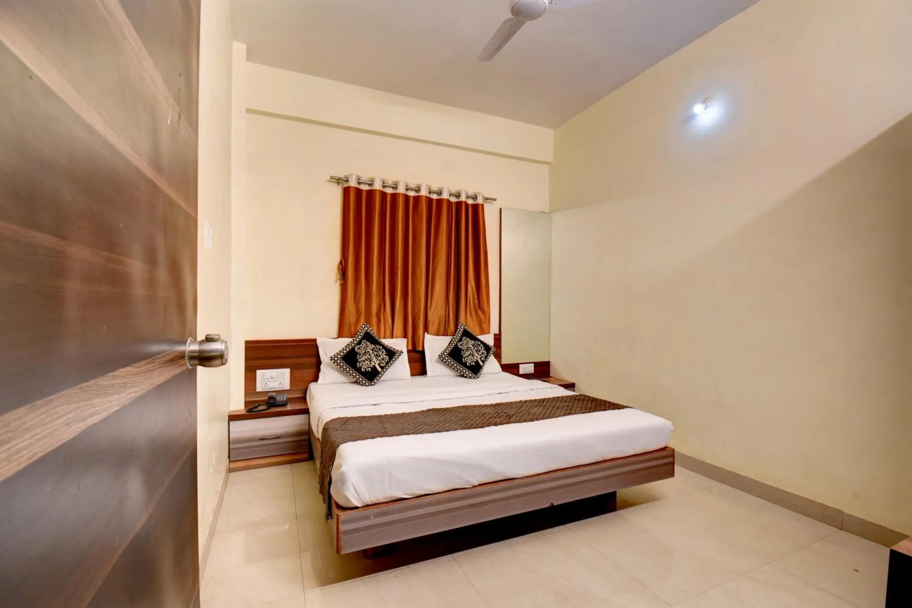 Double Room in Hotel Padmavati Palace, Mahabaleshwar Double Room in Hotel Padmavati Palace, Mahabaleshwar