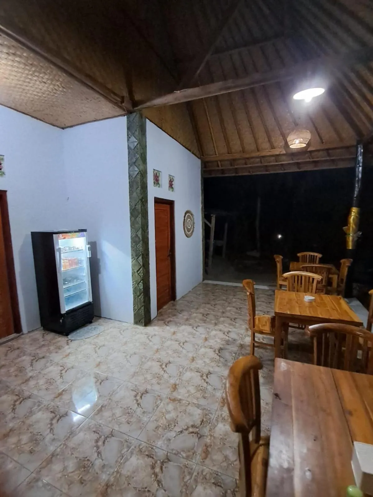 Restaurant/places to eat in Kubuhill Sunset Bungalow