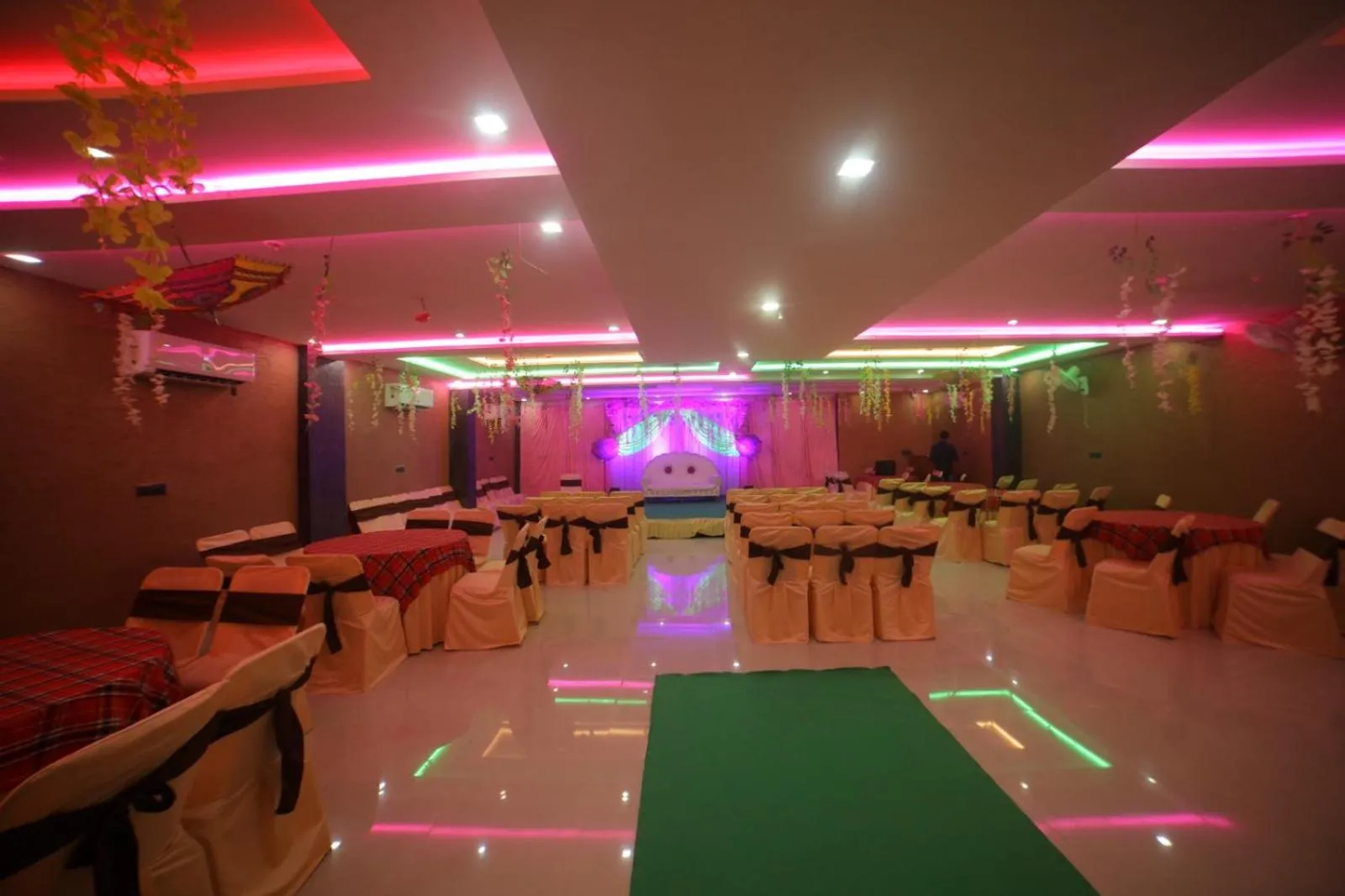 Restaurant/places to eat in Hotel Dev Vilas , Agra
