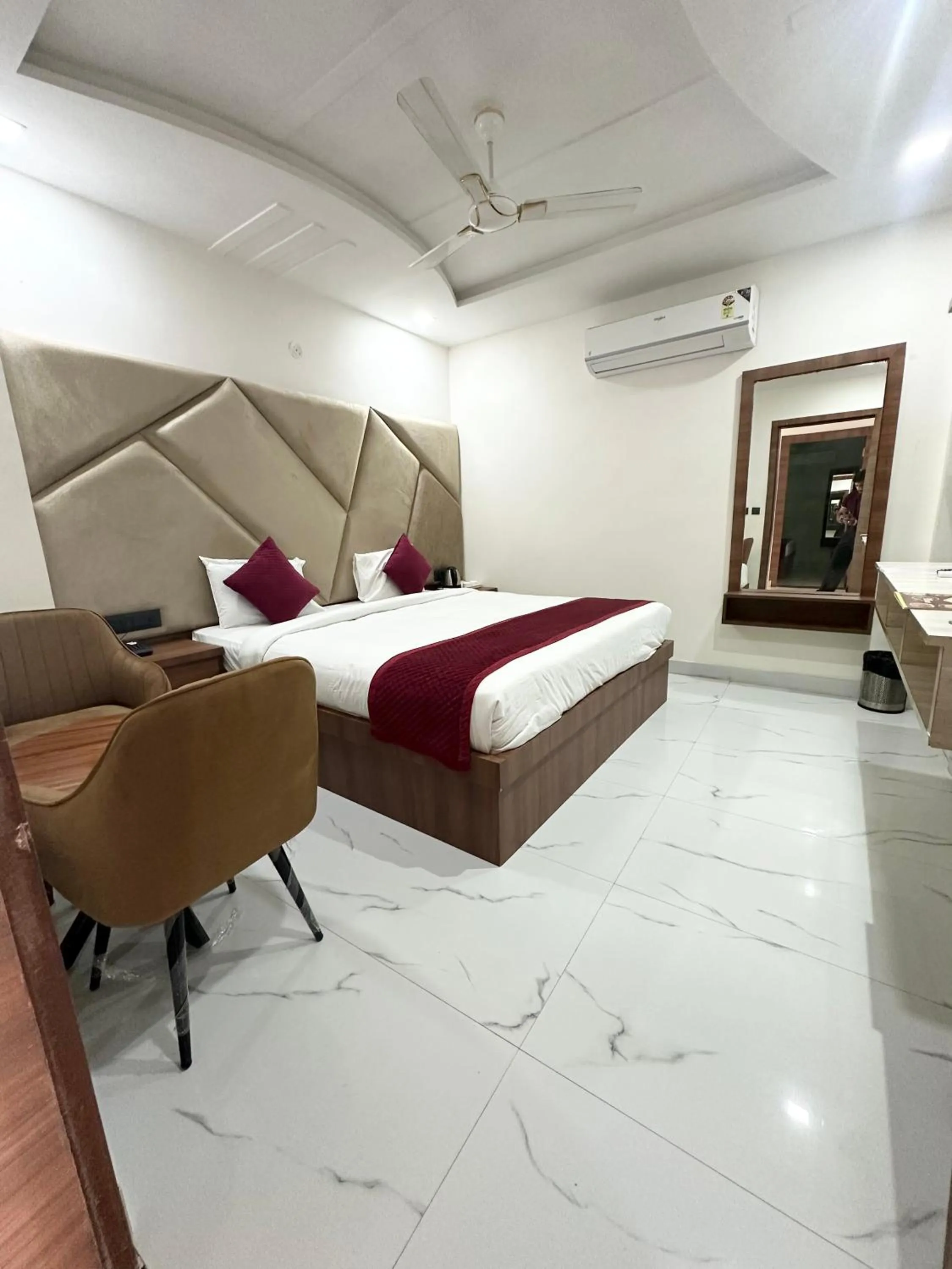 Bed in Hotel Dev Vilas , Agra
