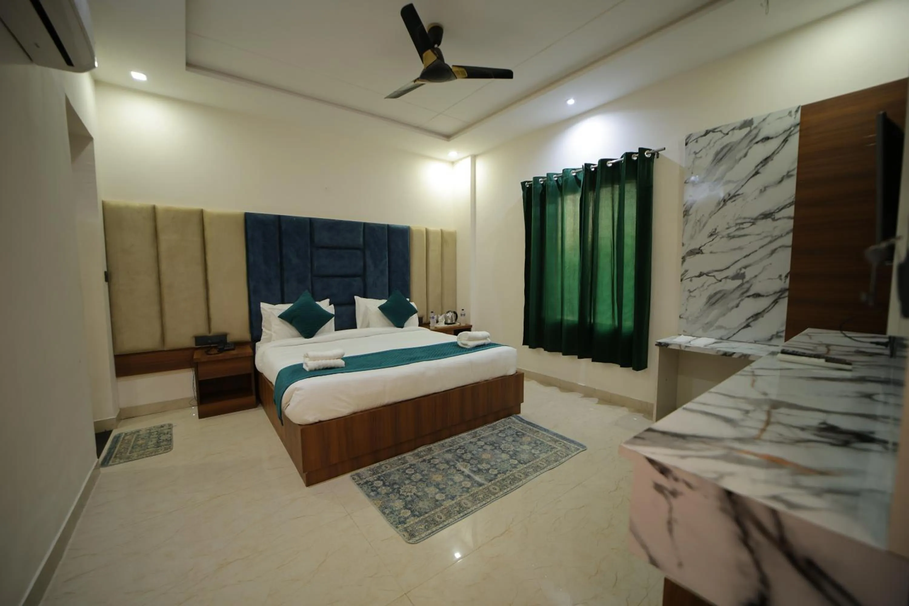 Bed in Hotel Dev Vilas , Agra