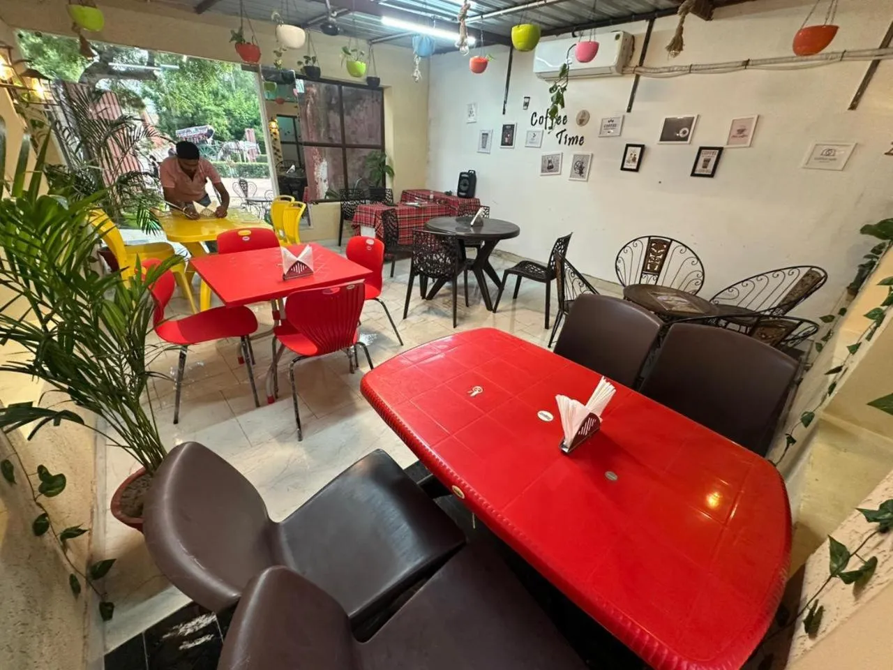 Restaurant/places to eat in Hotel Dev Vilas , Agra