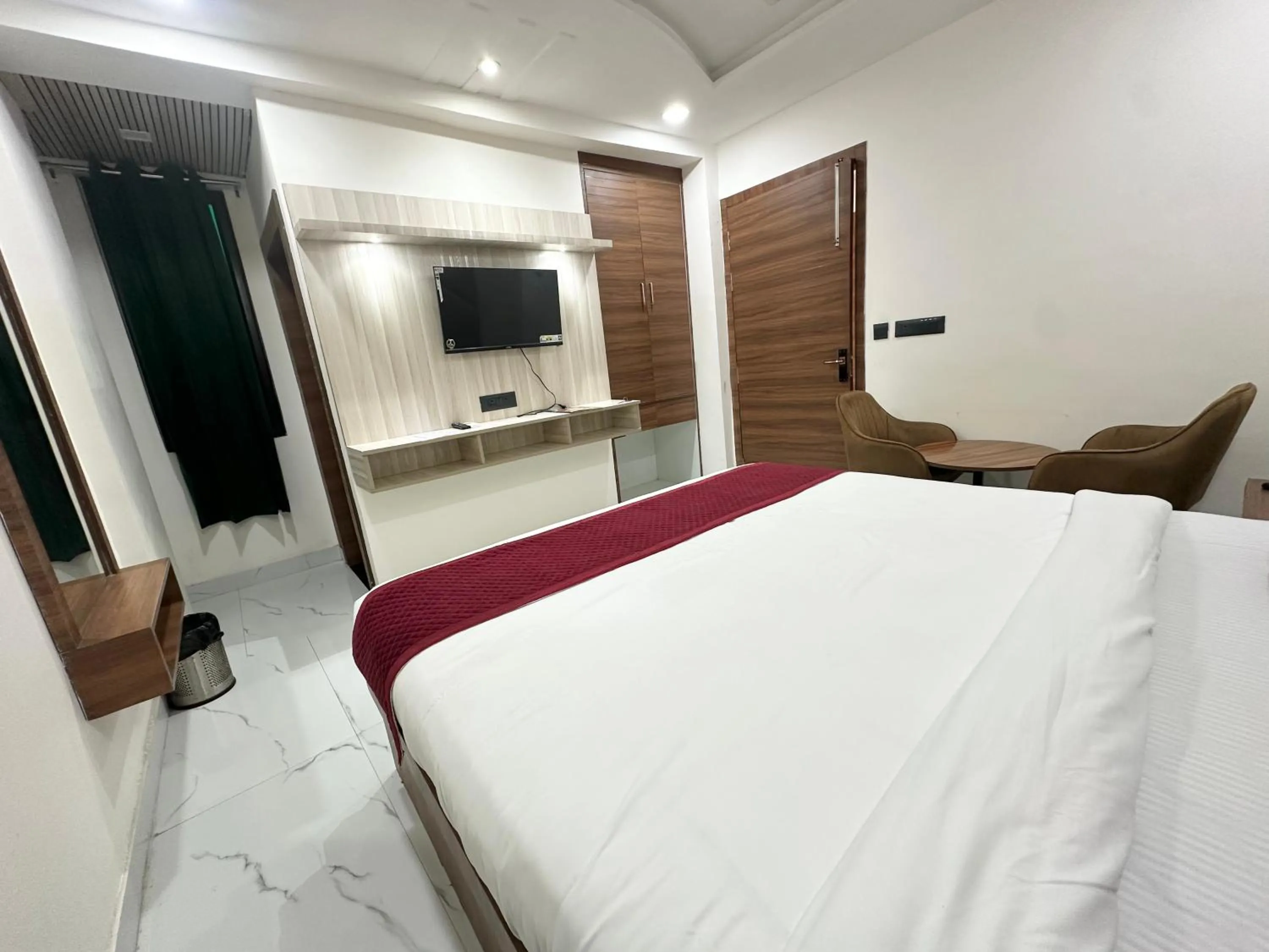 Bedroom, Bed in Hotel Dev Vilas , Agra