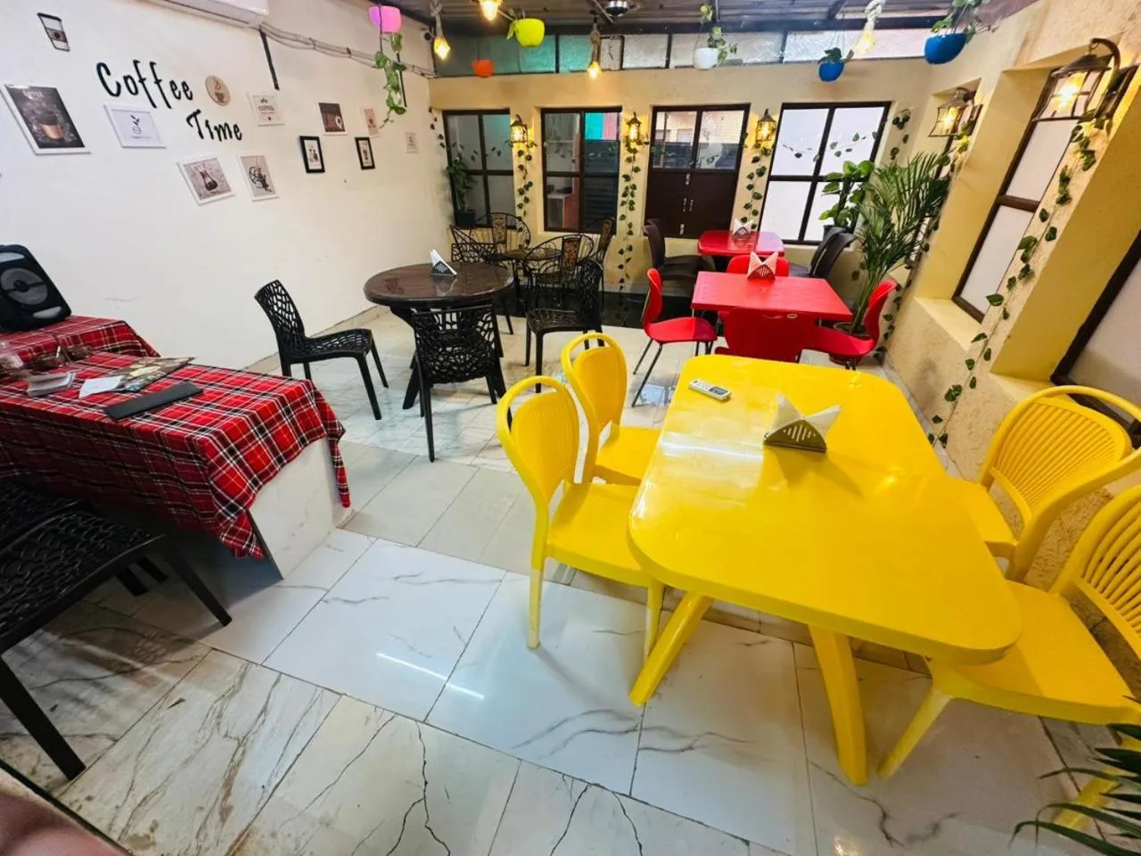 Restaurant/places to eat in Hotel Dev Vilas , Agra