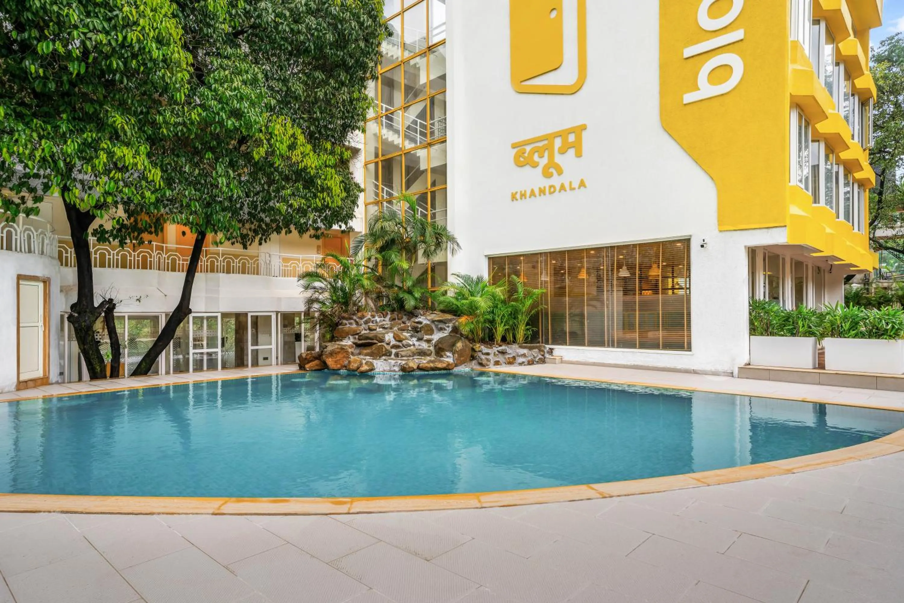 Swimming pool in Bloom Hotel - Khandala