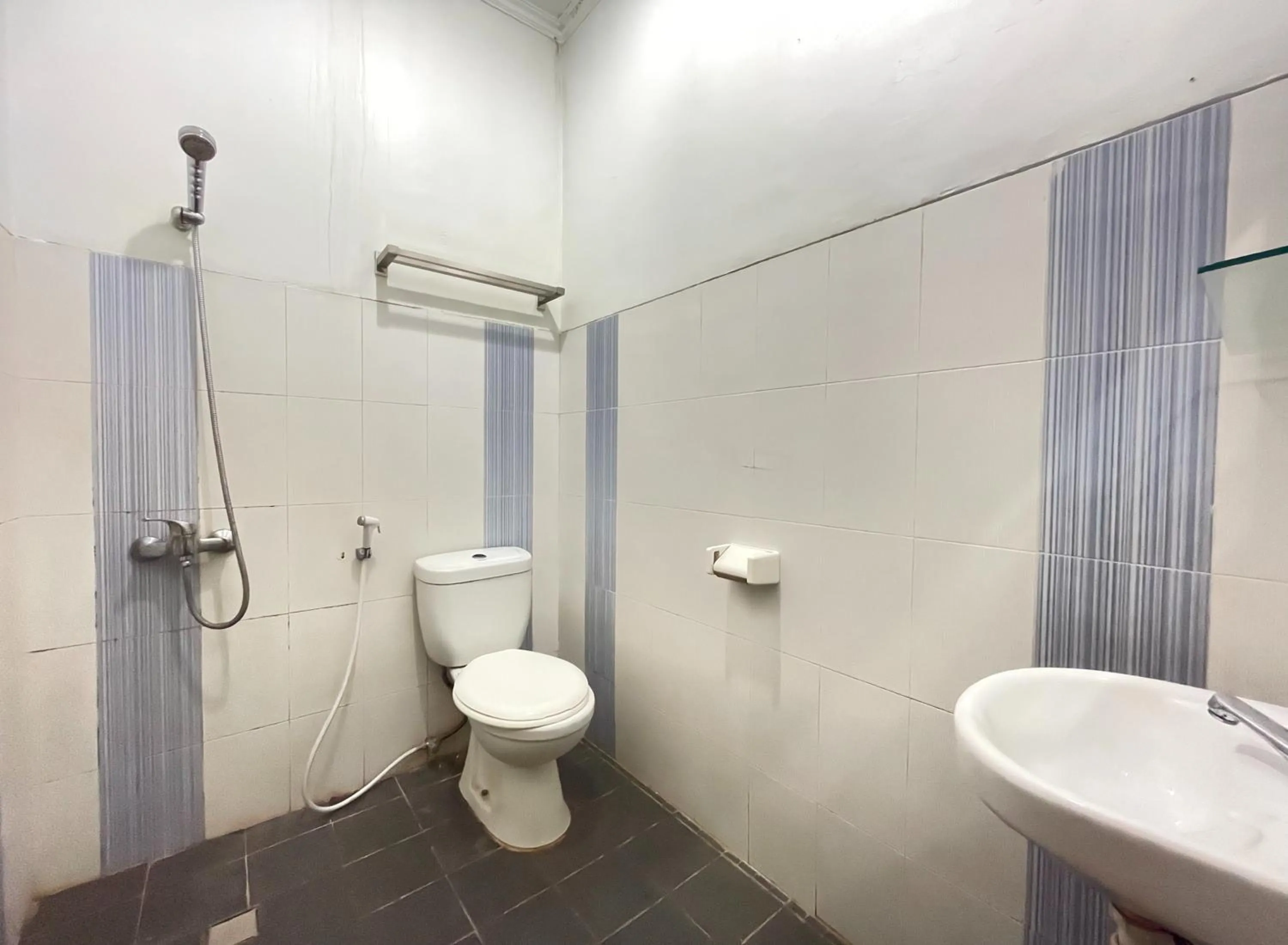 Shower in Hotel Cemara Hijau