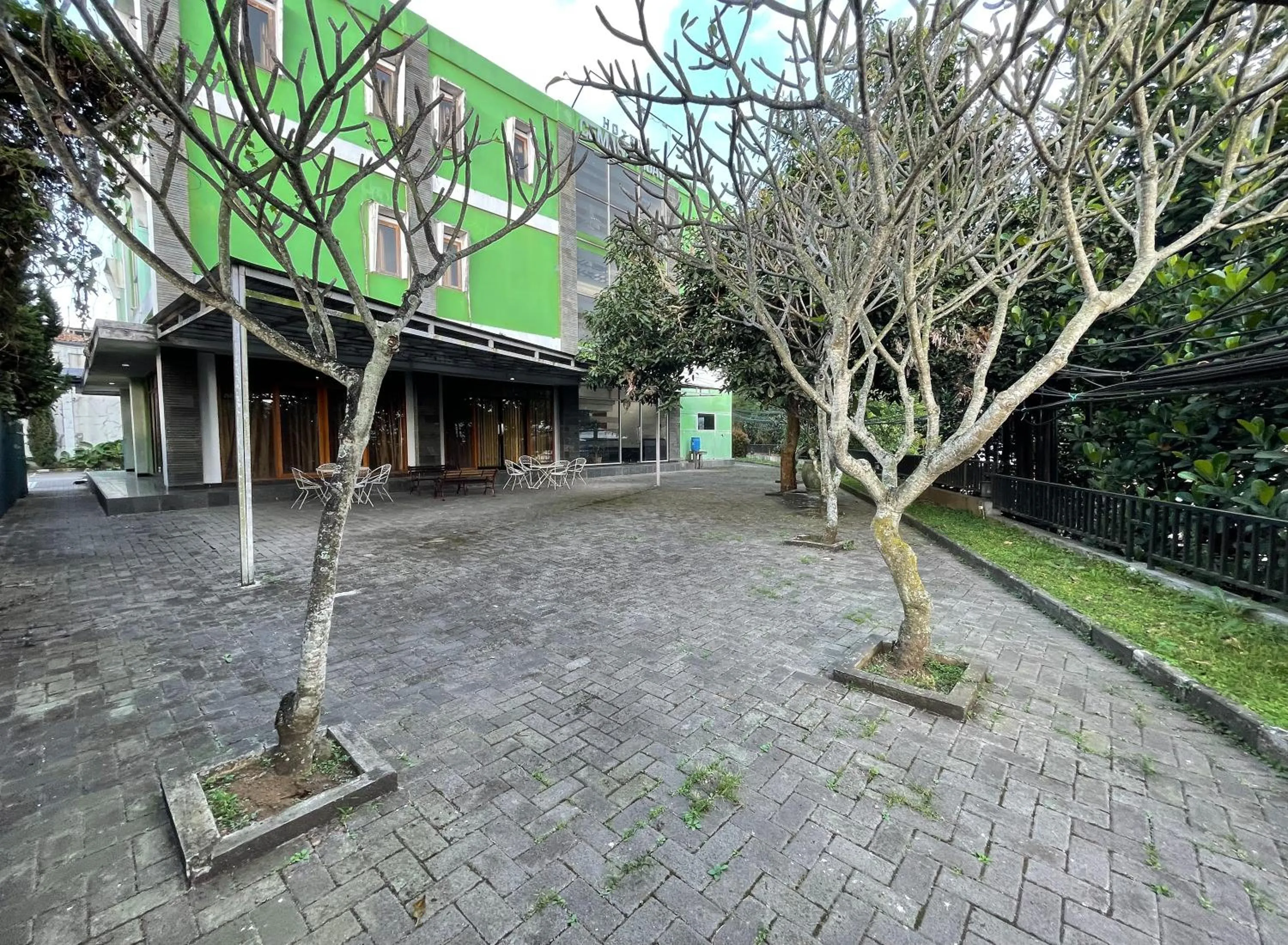 Property building in Hotel Cemara Hijau