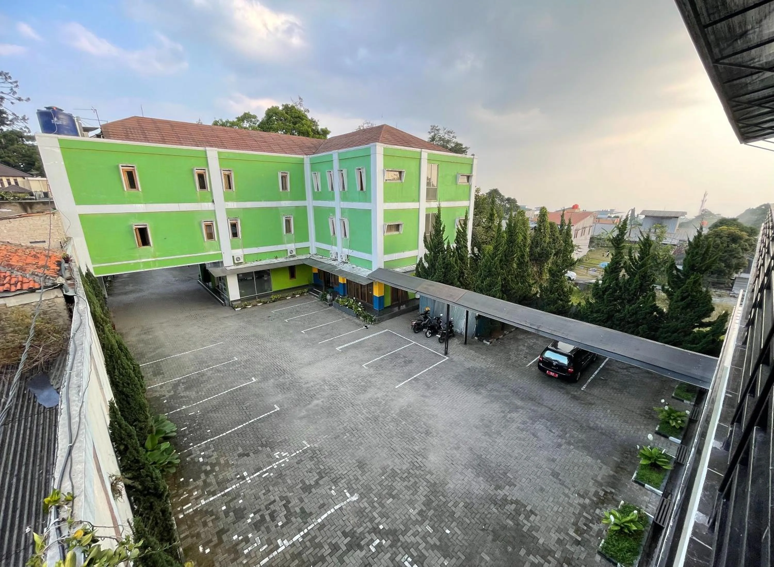 Property building in Hotel Cemara Hijau