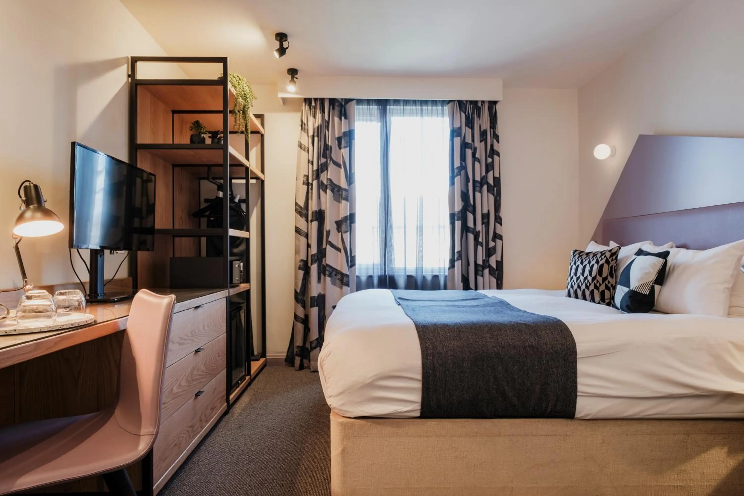 Bedroom, Bed in The Fox & Goose Hotel