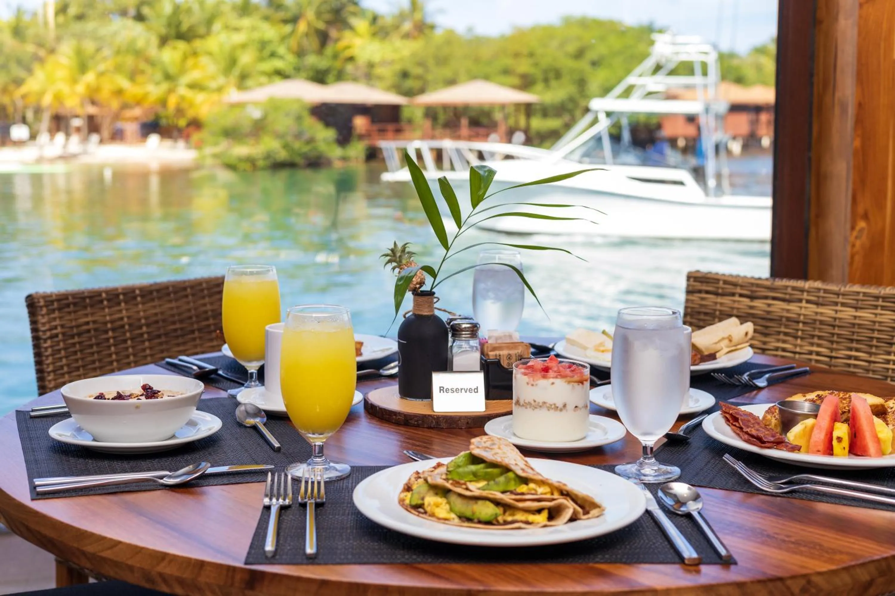 American breakfast in Anthony's Key Resort