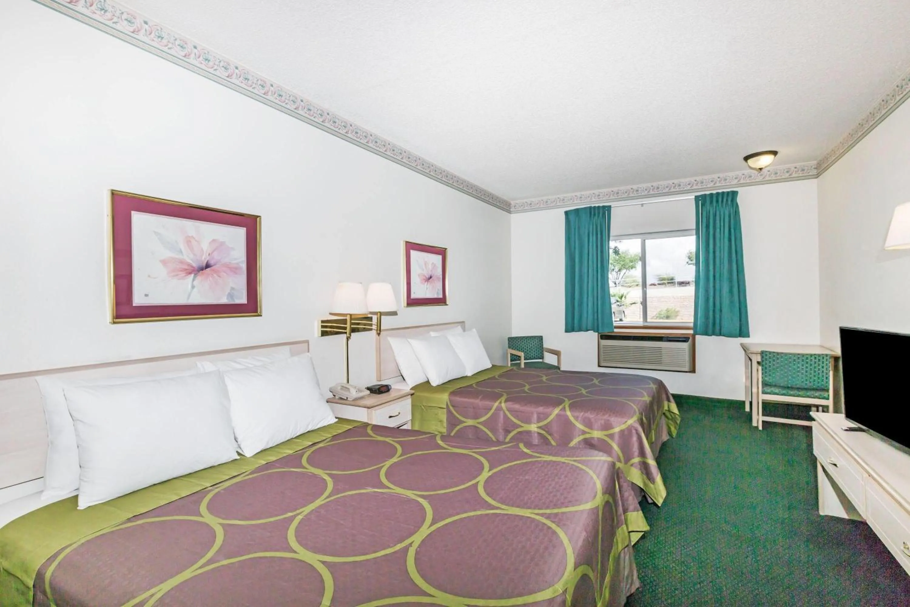 Photo of the whole room, Bed in Super 8 by Wyndham Willcox