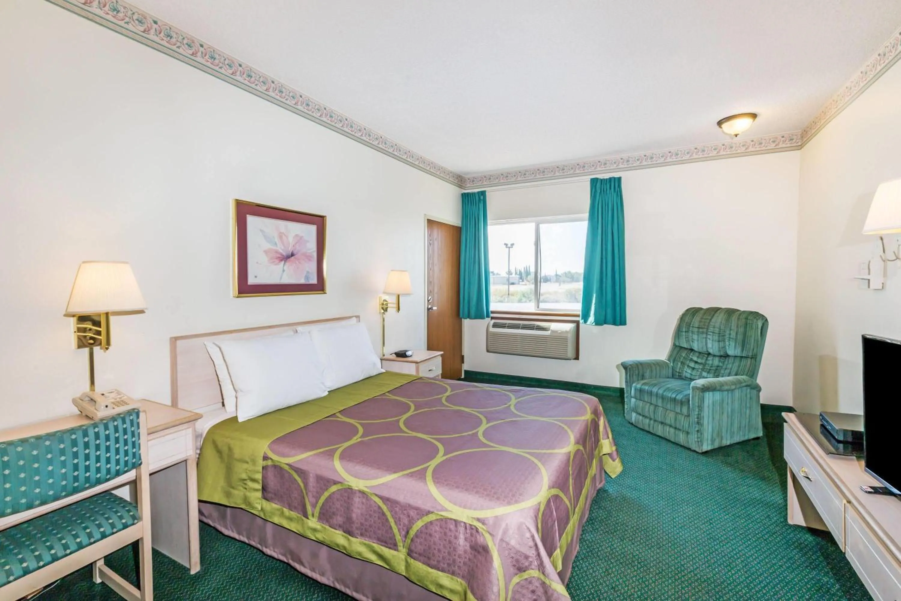 Photo of the whole room, Bed in Super 8 by Wyndham Willcox