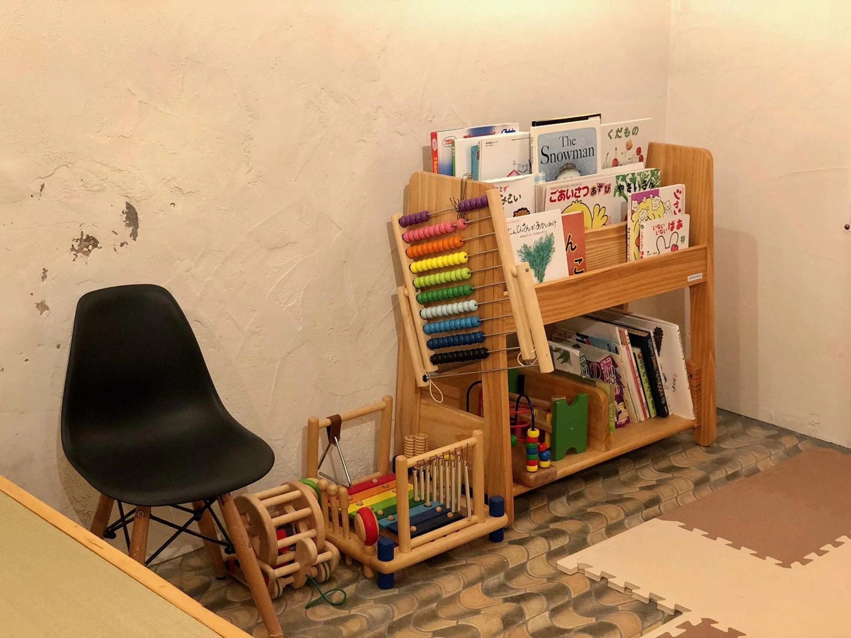 children in Hostel Yume-Nomad Kobe