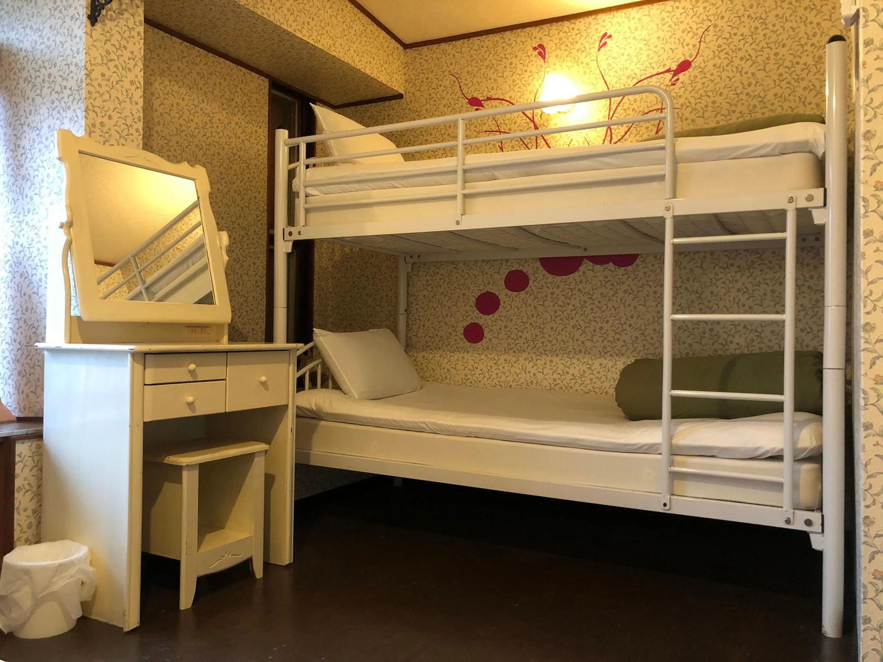 Photo of the whole room, Bed in Hostel Yume-Nomad Kobe