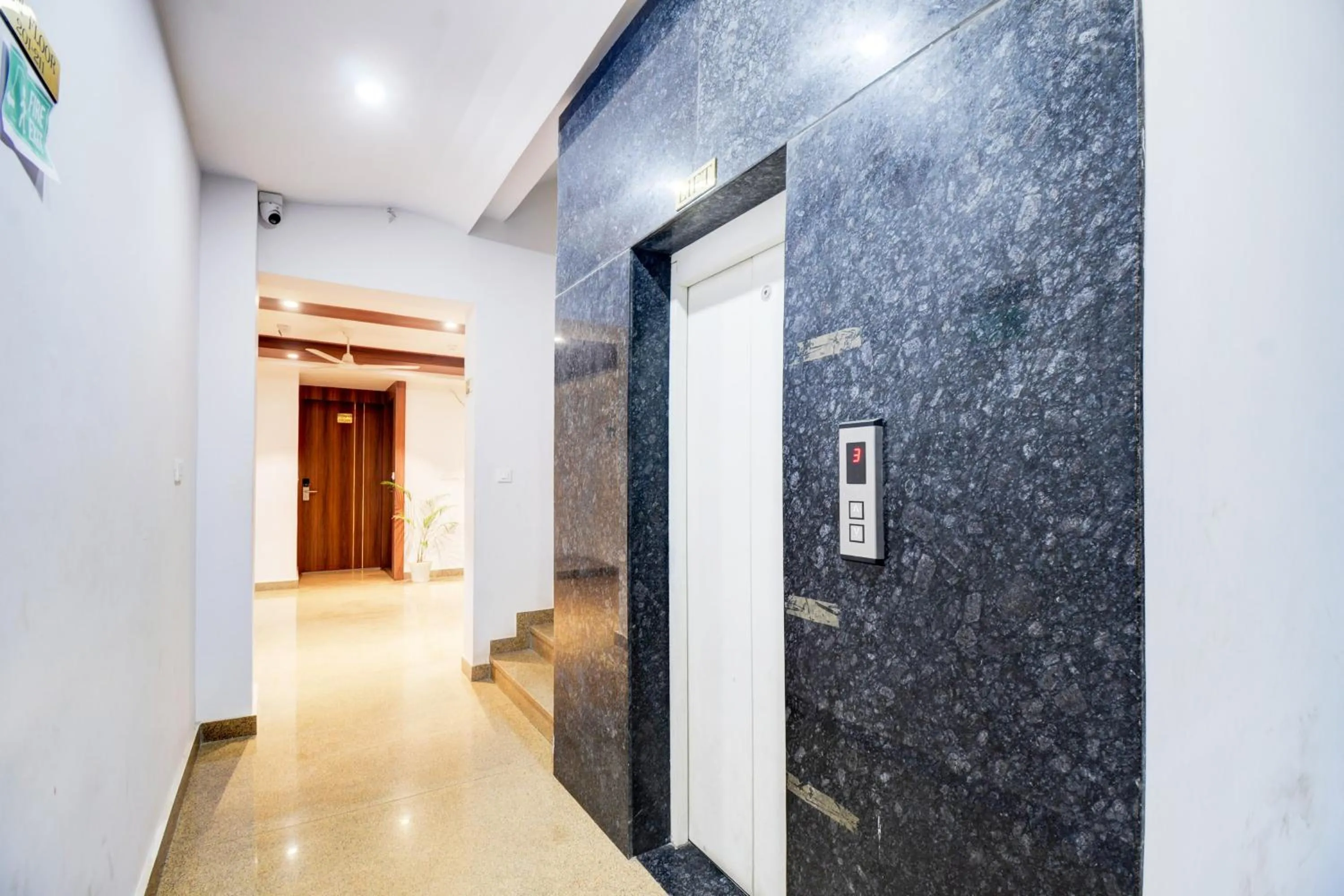 Lobby or reception in Super Townhouse Shobhagpura Formerly Fragrance Hotel