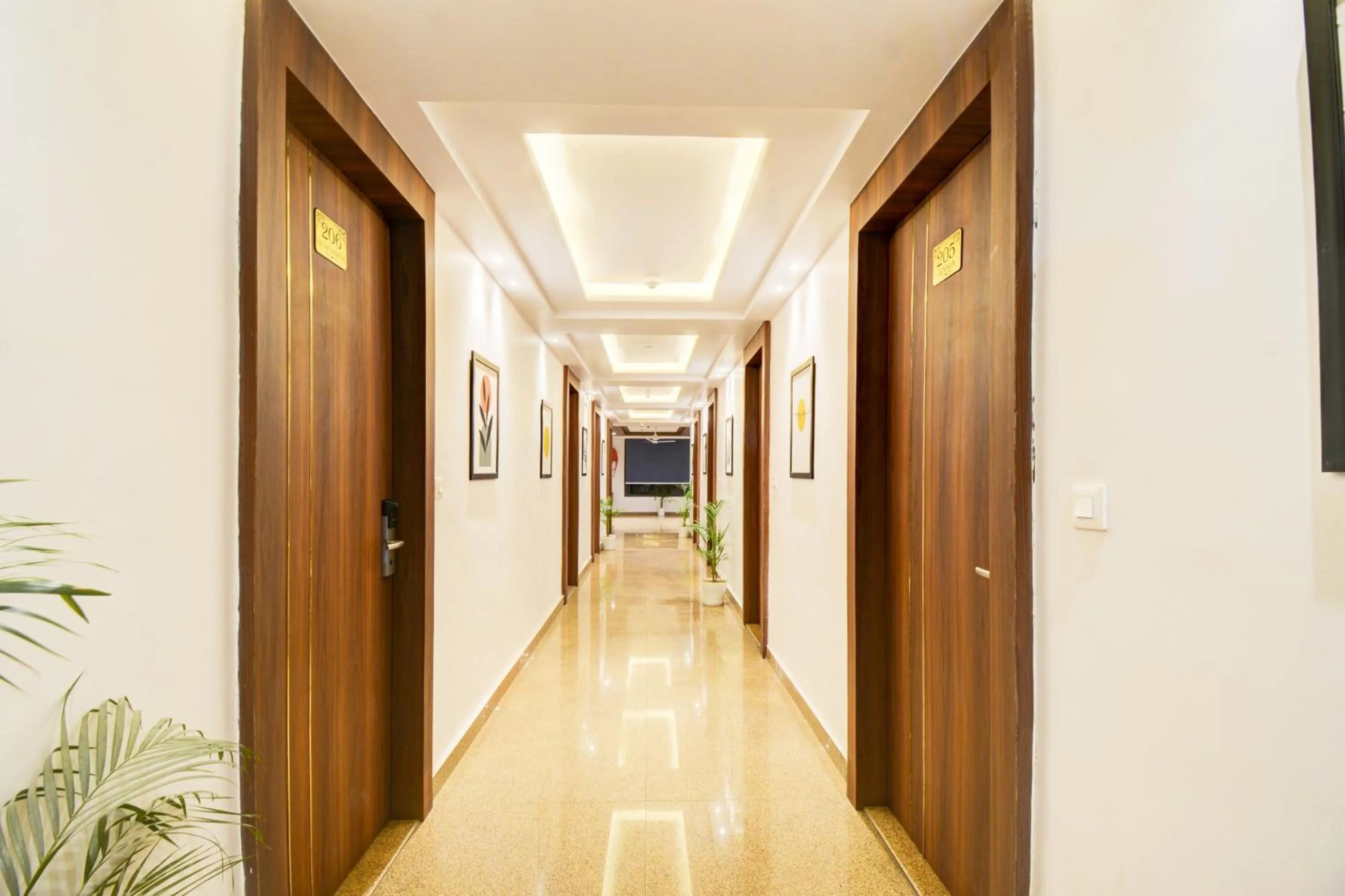 Lobby or reception in Super Townhouse Shobhagpura Formerly Fragrance Hotel