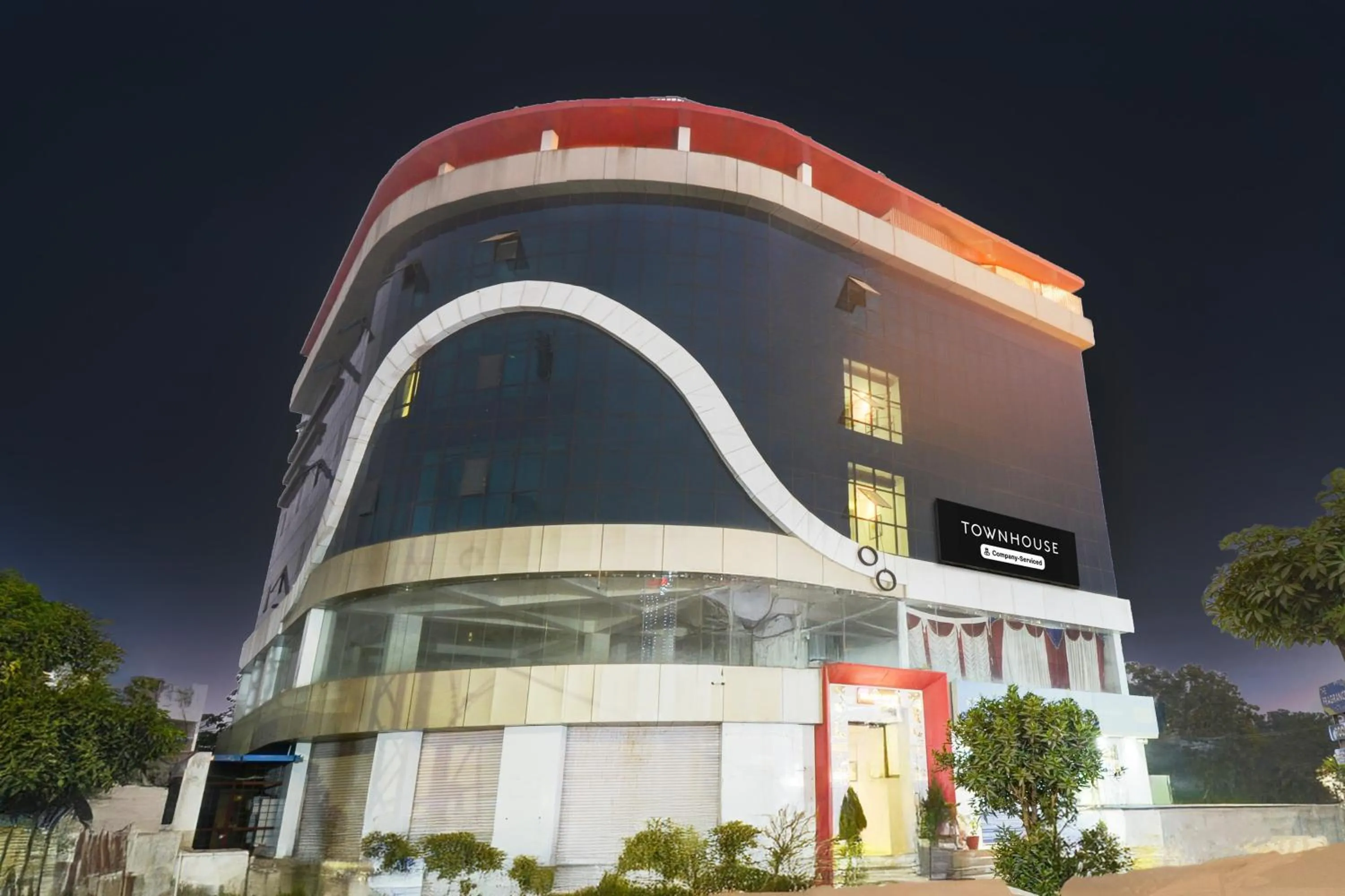 Facade/entrance in Super Townhouse Shobhagpura Formerly Fragrance Hotel