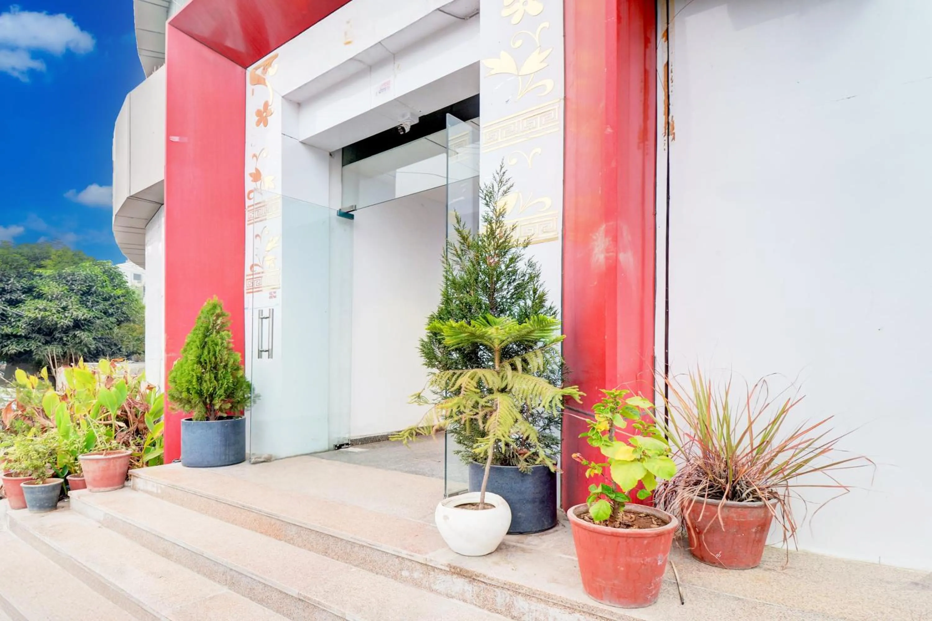 Facade/entrance in Super Townhouse Shobhagpura Formerly Fragrance Hotel