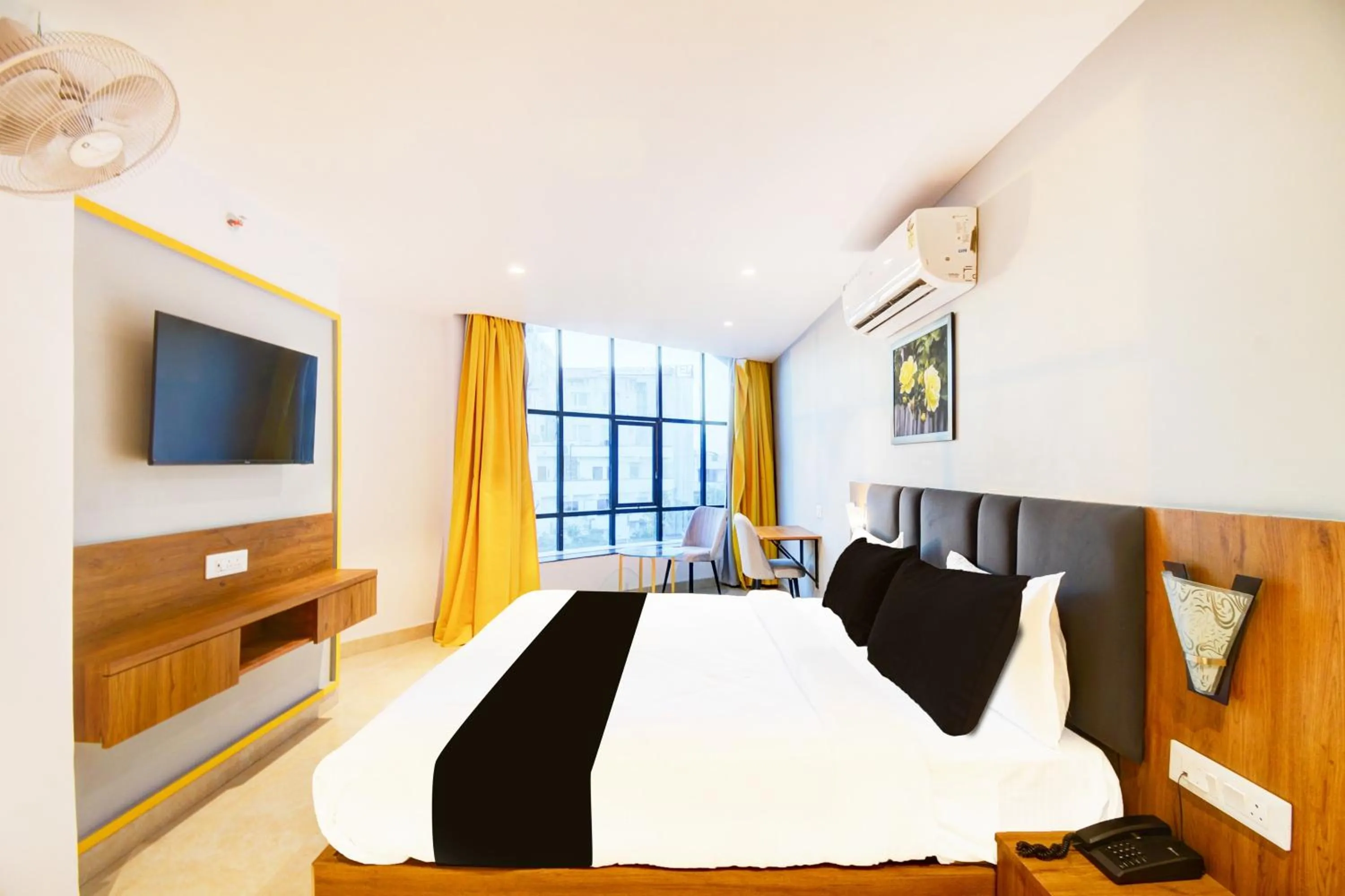 Bedroom, Bed in Super Townhouse Shobhagpura Formerly Fragrance Hotel