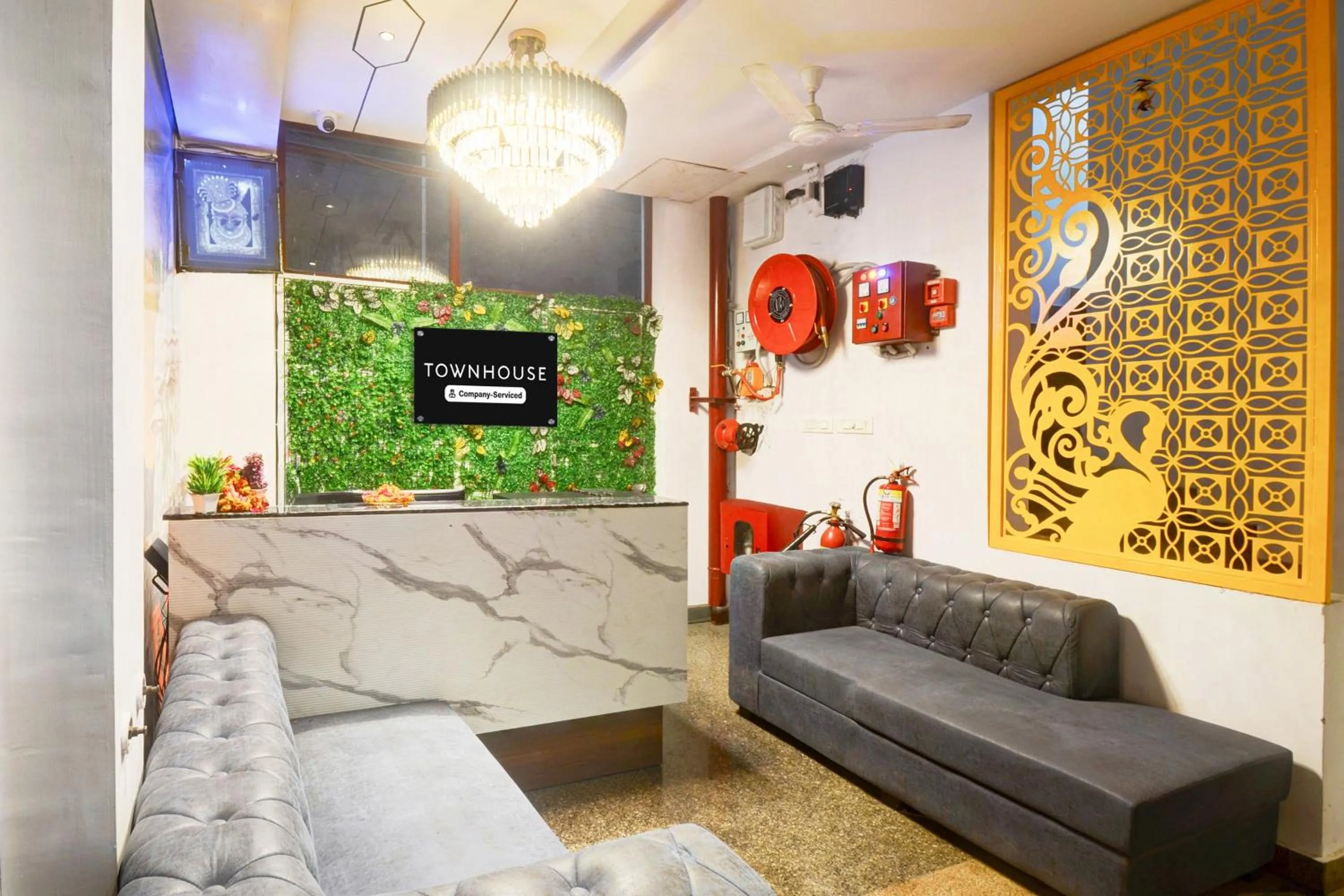 Lobby or reception in Super Townhouse Shobhagpura Formerly Fragrance Hotel