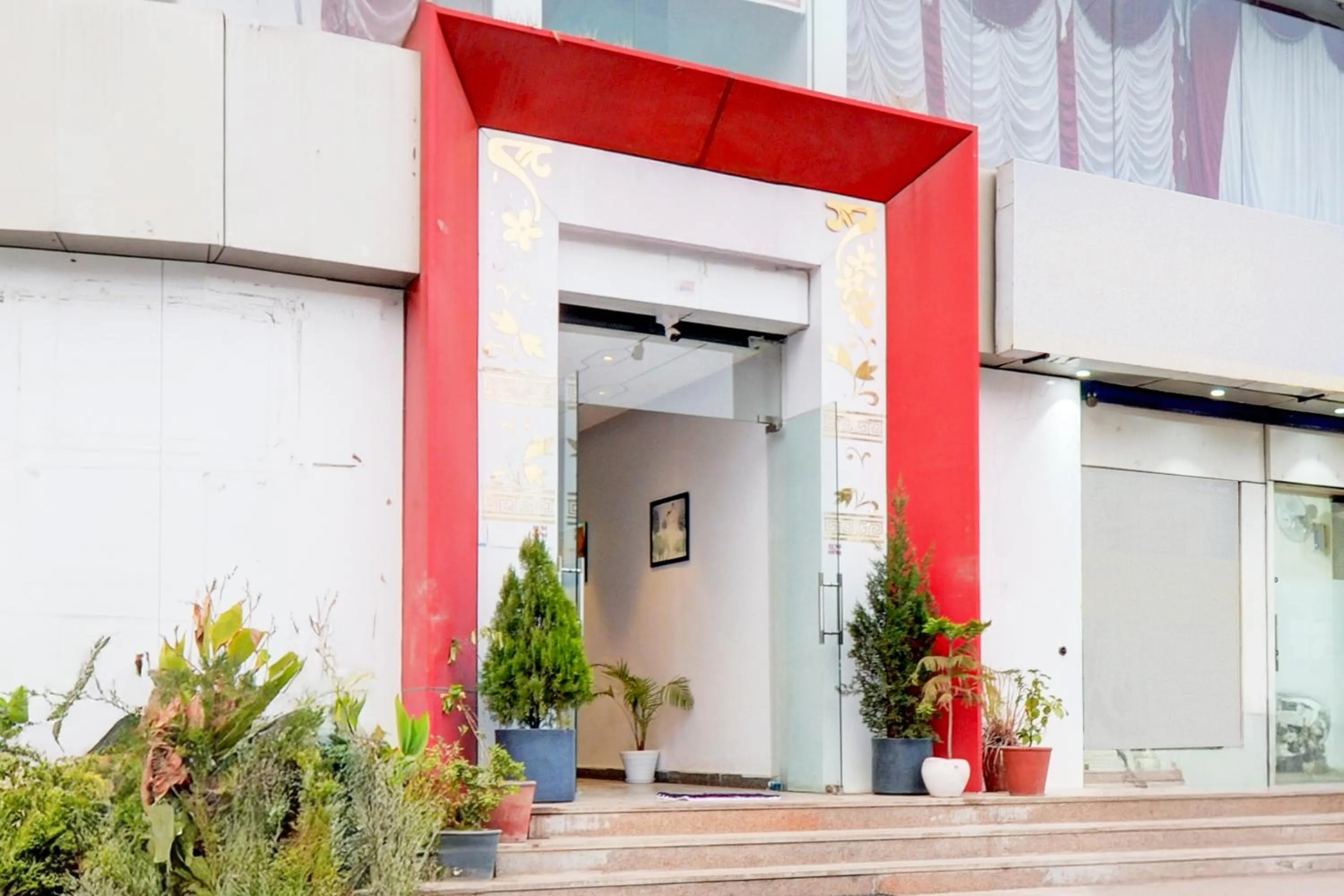 Facade/entrance in Super Townhouse Shobhagpura Formerly Fragrance Hotel