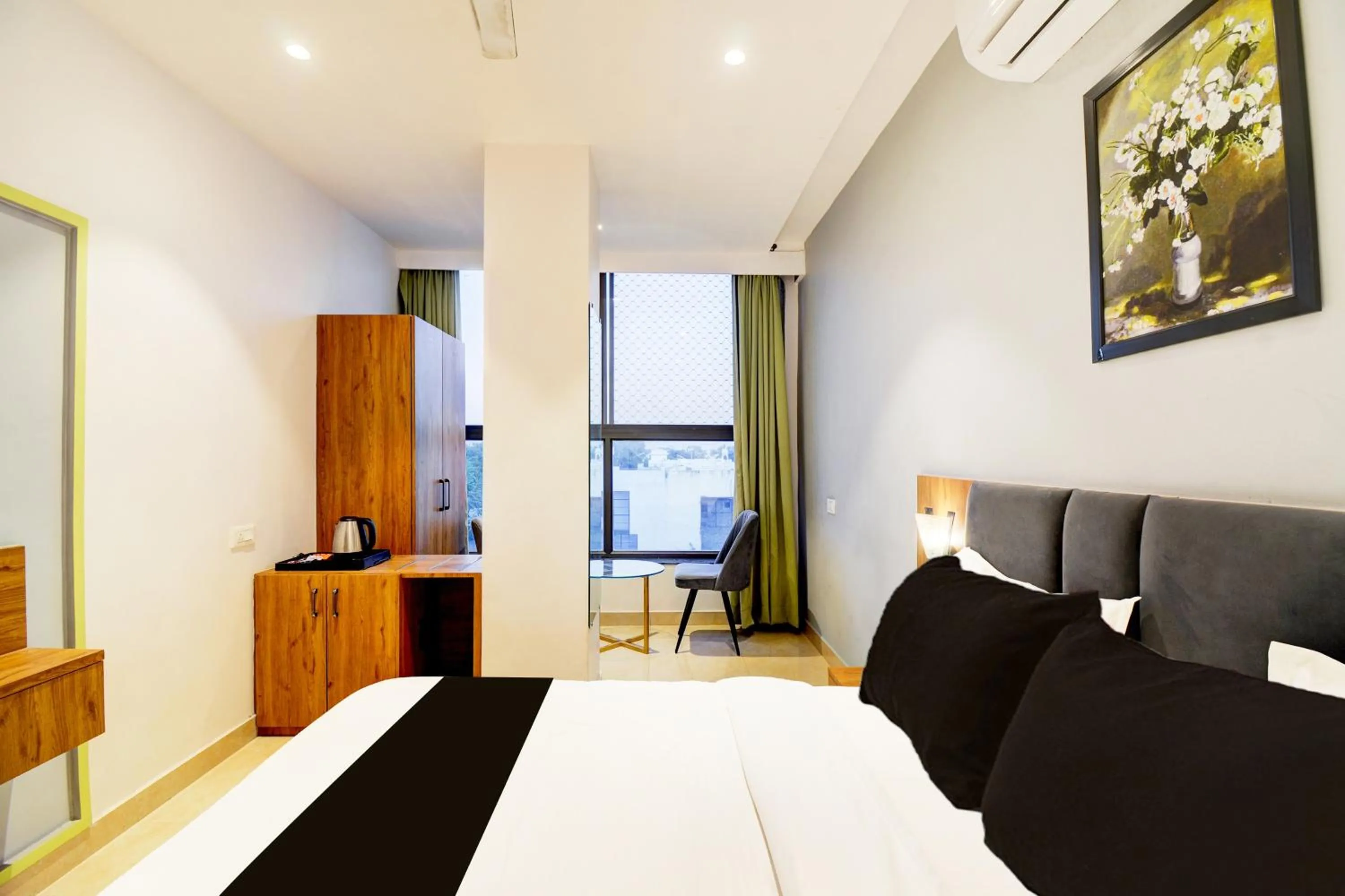 Bedroom, Bed in Super Townhouse Shobhagpura Formerly Fragrance Hotel