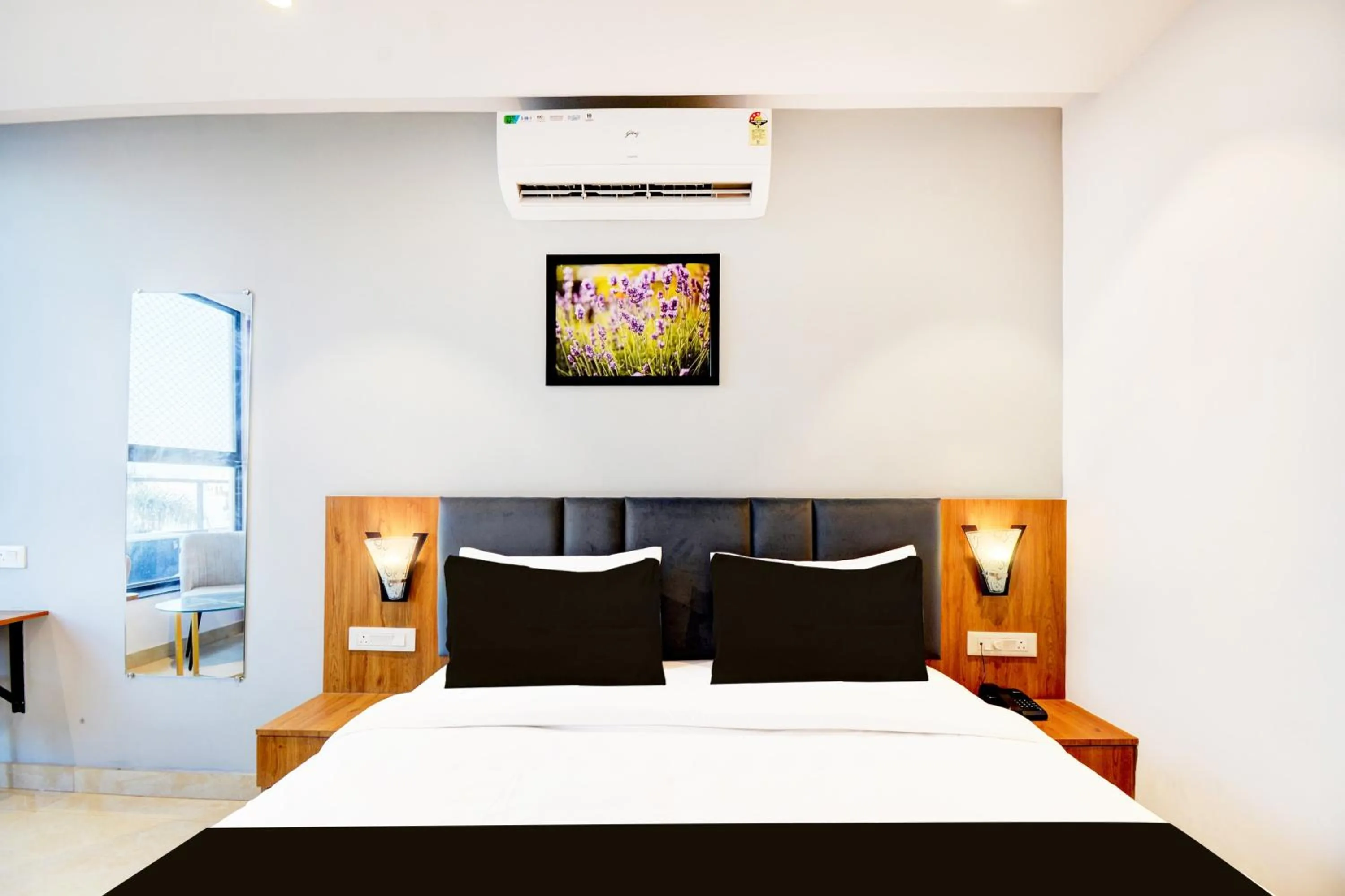 Bedroom, Bed in Super Townhouse Shobhagpura Formerly Fragrance Hotel